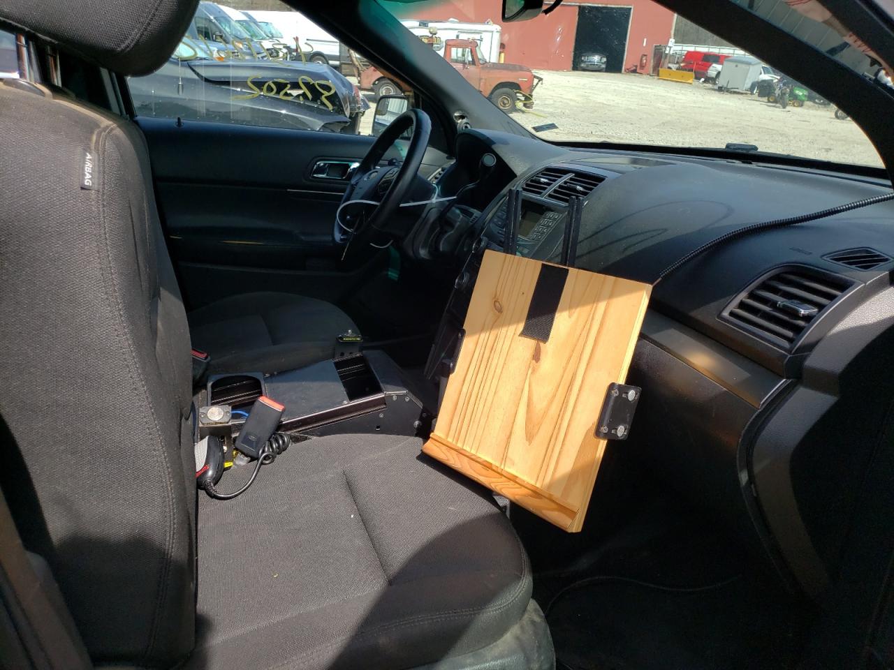 Photo 5 from auction – 2016 FORD EXPLORER P with VIN 1FM5K8AR1GGA08438