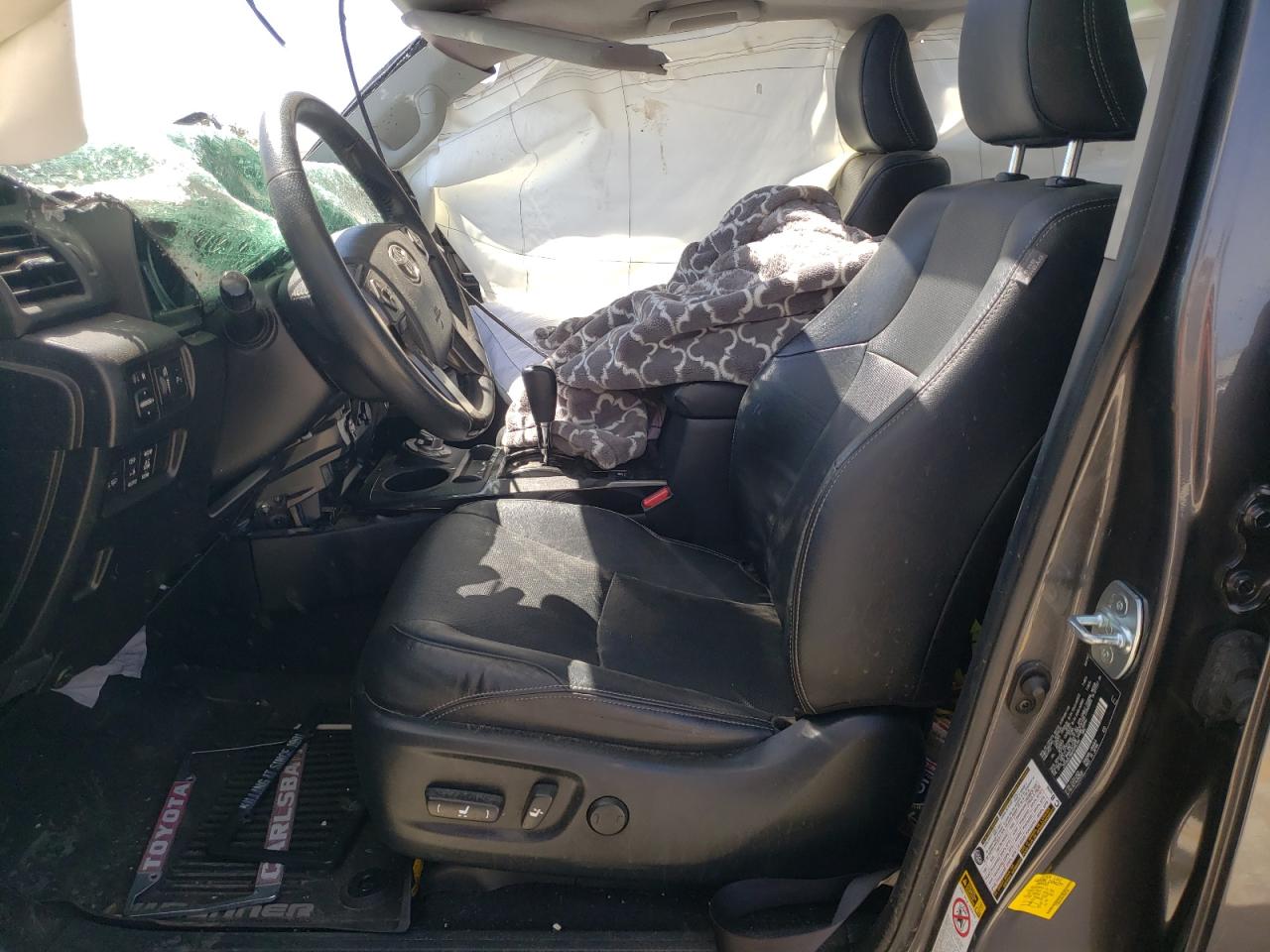 Photo 5 from auction – 2019 TOYOTA 4RUNNER SR with VIN JTEBU5JR6K5695769