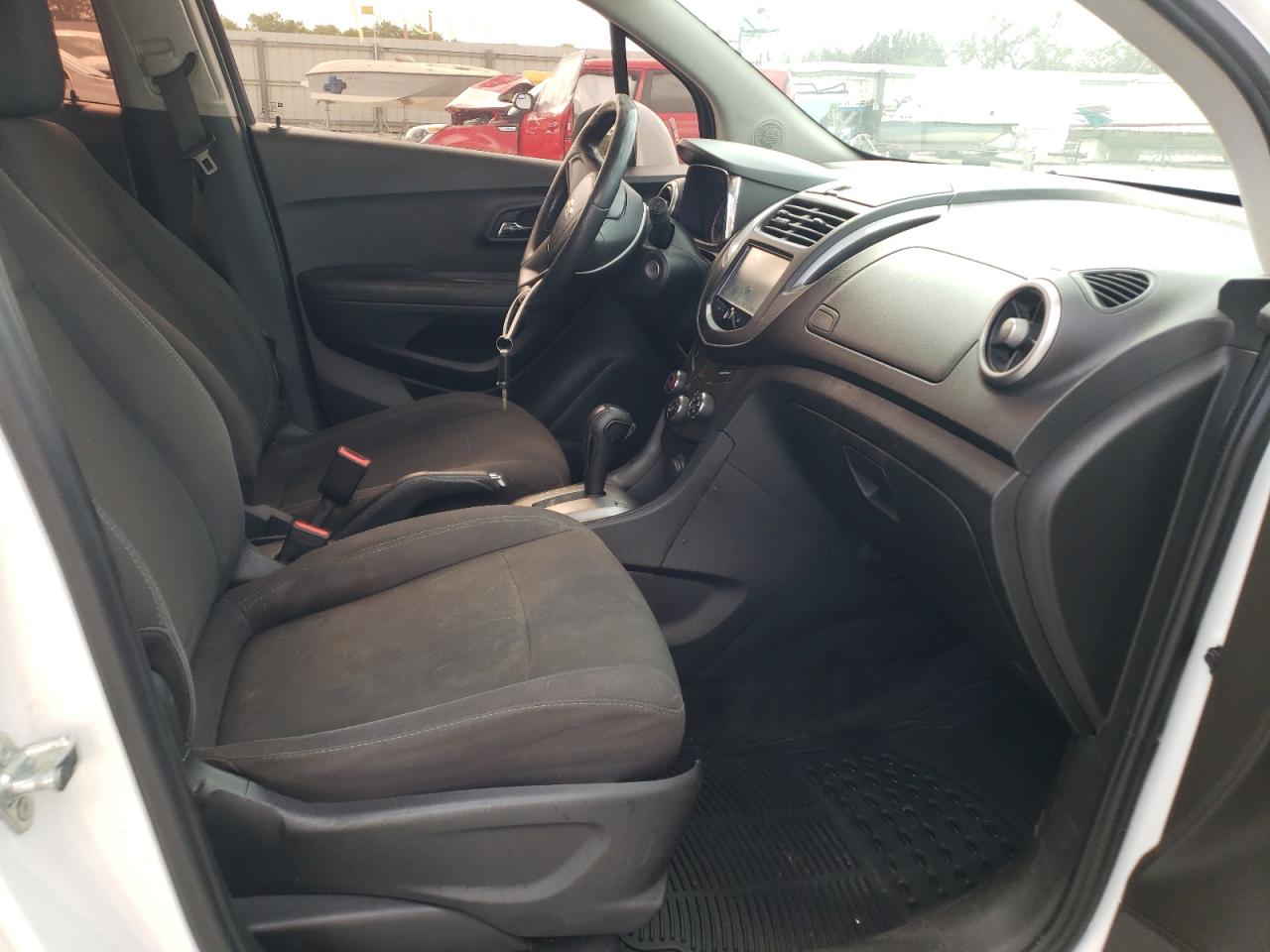Photo 5 from auction – 2015 CHEVROLET TRAX LS with VIN 3GNCJKSB9FL256824
