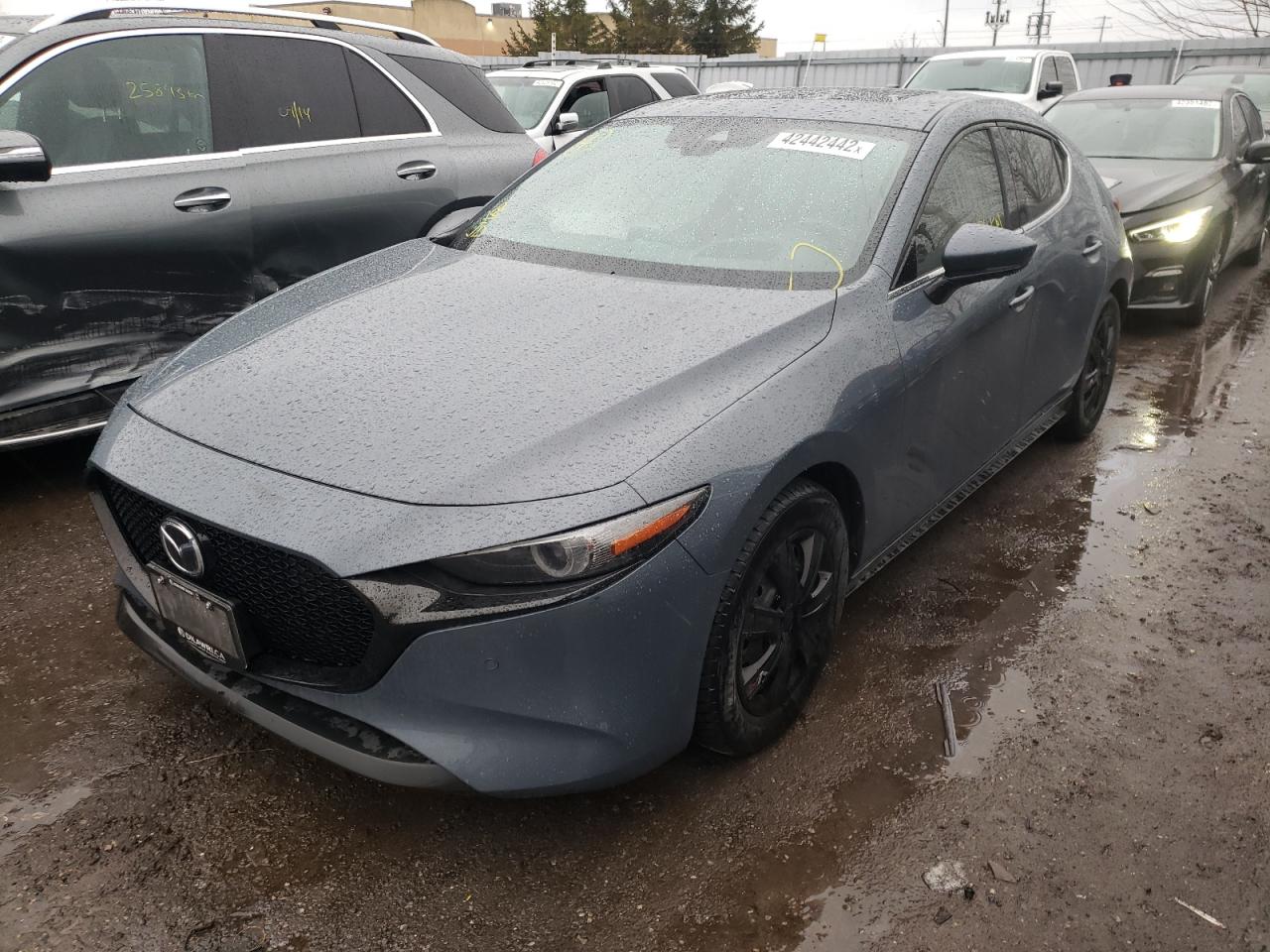 Photo 2 from auction – 2021 MAZDA 3 PREMIUM with VIN JM1BPBML8M1300311