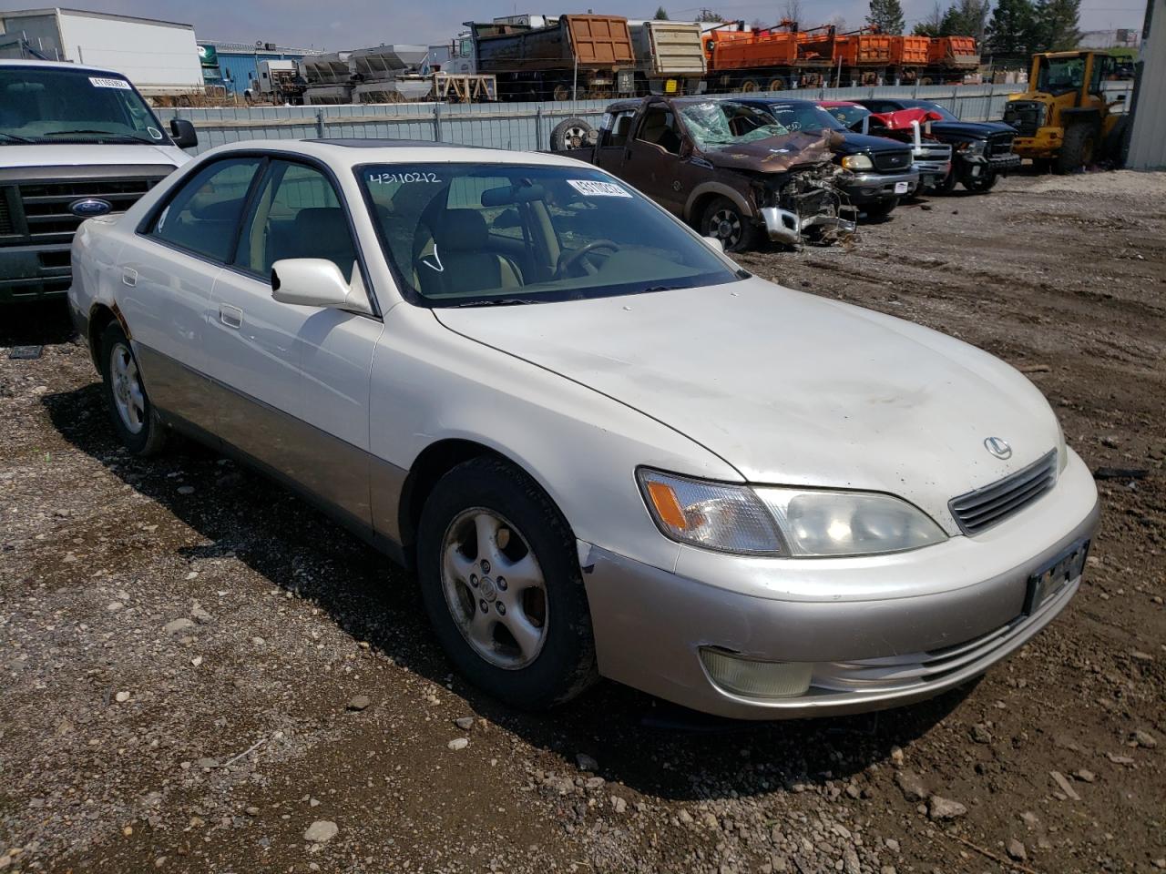 LEXUS ES 300 1998 with VIN JT8BF28G5W0124664 - Photo from auction