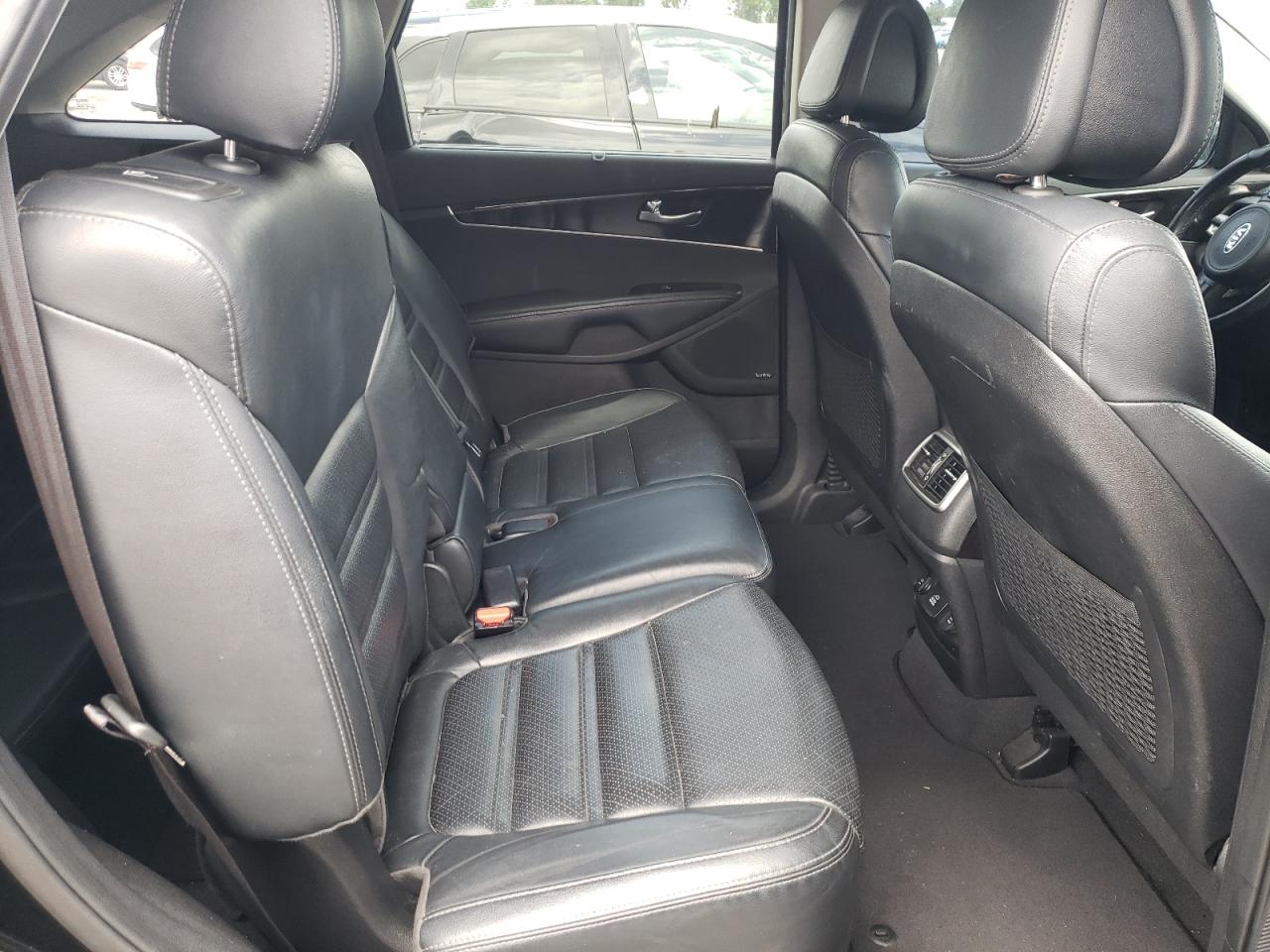 Photo 6 from auction – 2016 KIA SORENTO EX with VIN 5XYPH4A54GG160525