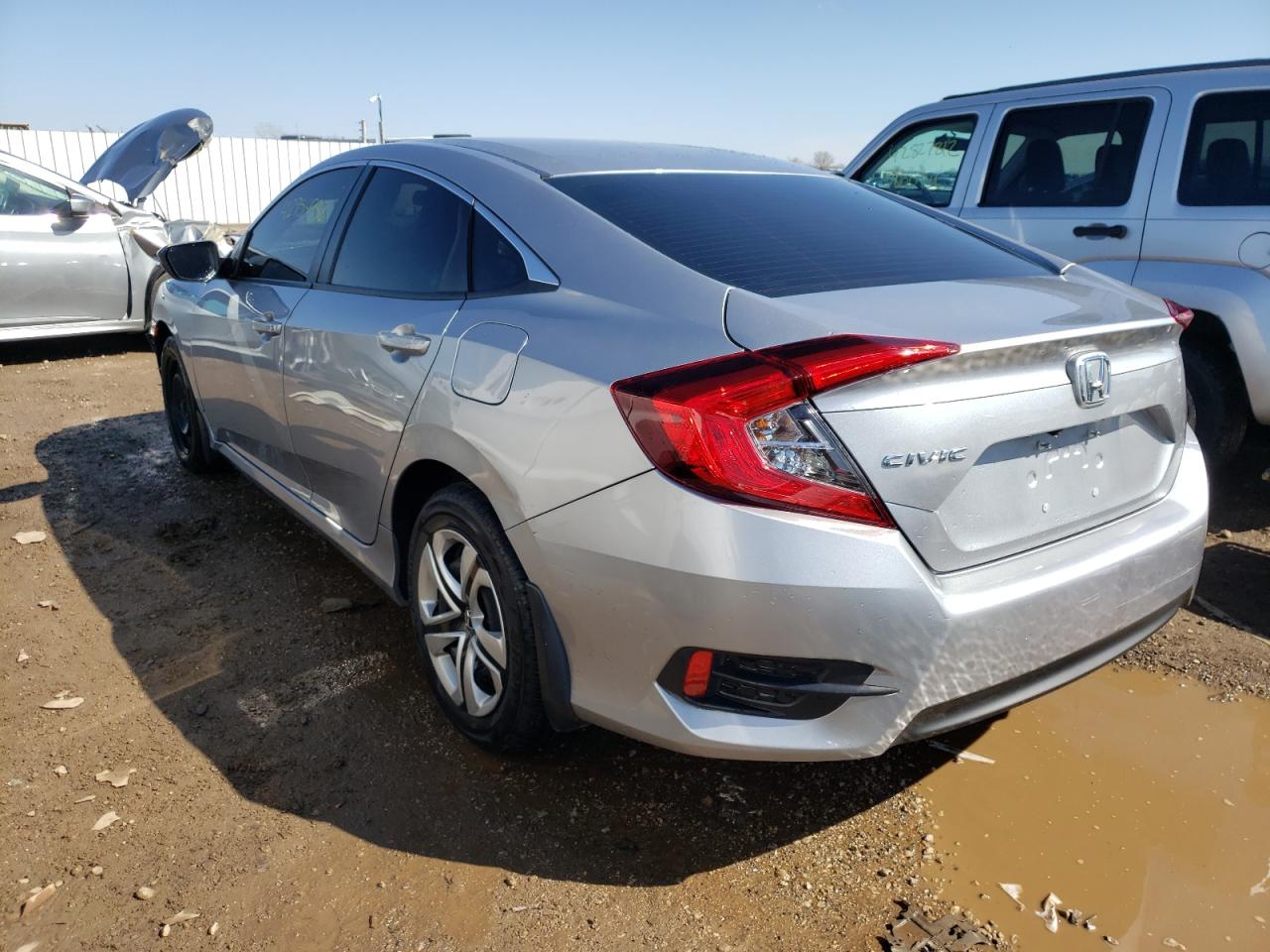 Photo 3 from auction – 2018 HONDA CIVIC LX with VIN 19XFC2F53JE039609
