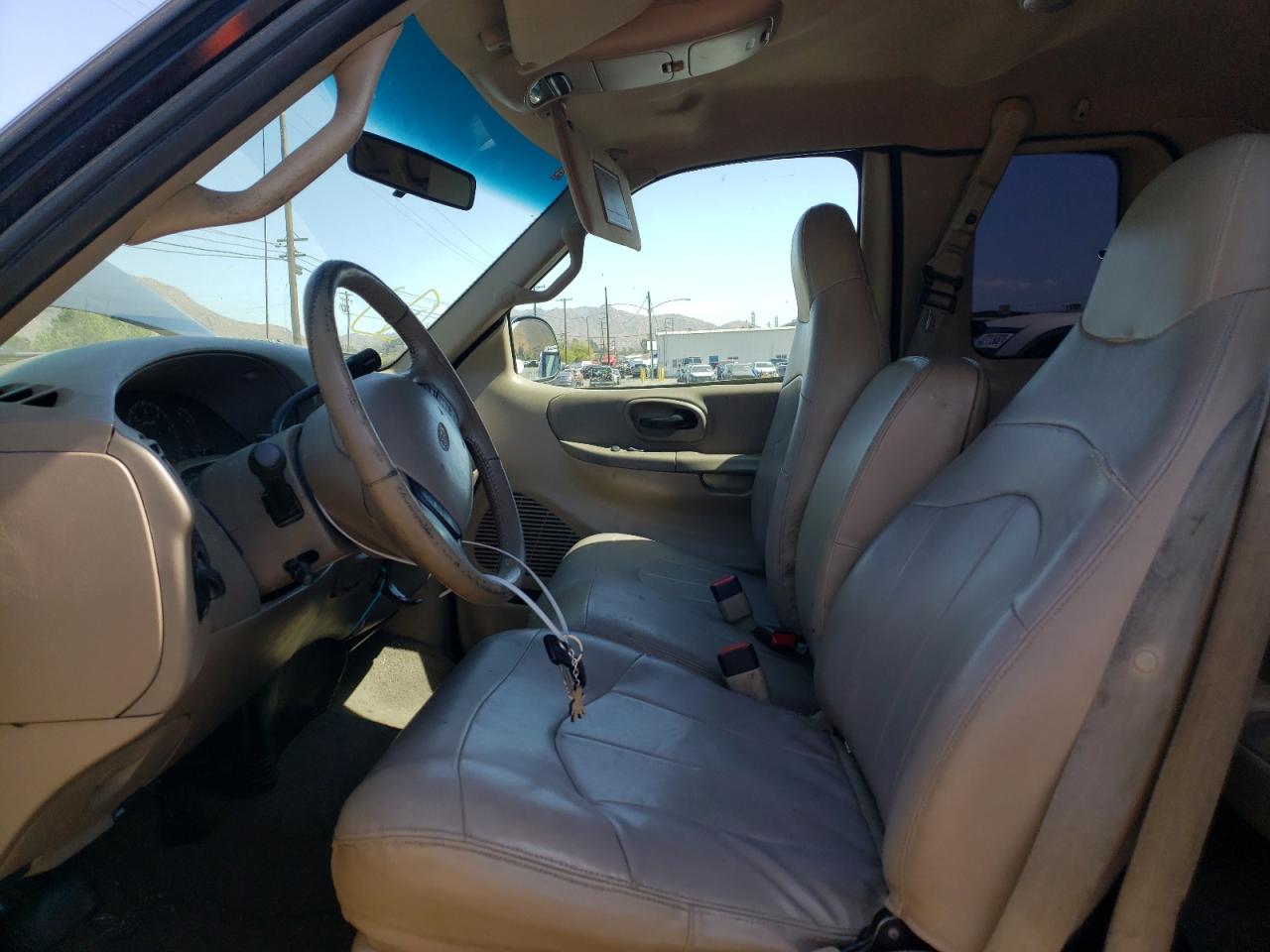 Photo 5 from auction – 2000 FORD F150 with VIN 1FTRX17L9YKA70802