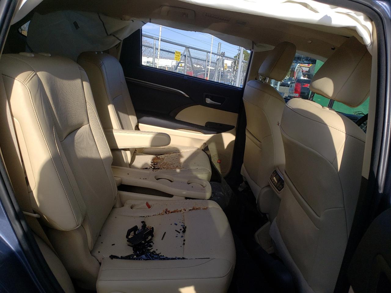 Photo 6 from auction – 2015 TOYOTA HIGHLANDER with VIN 5TDDKRFH8FS126514