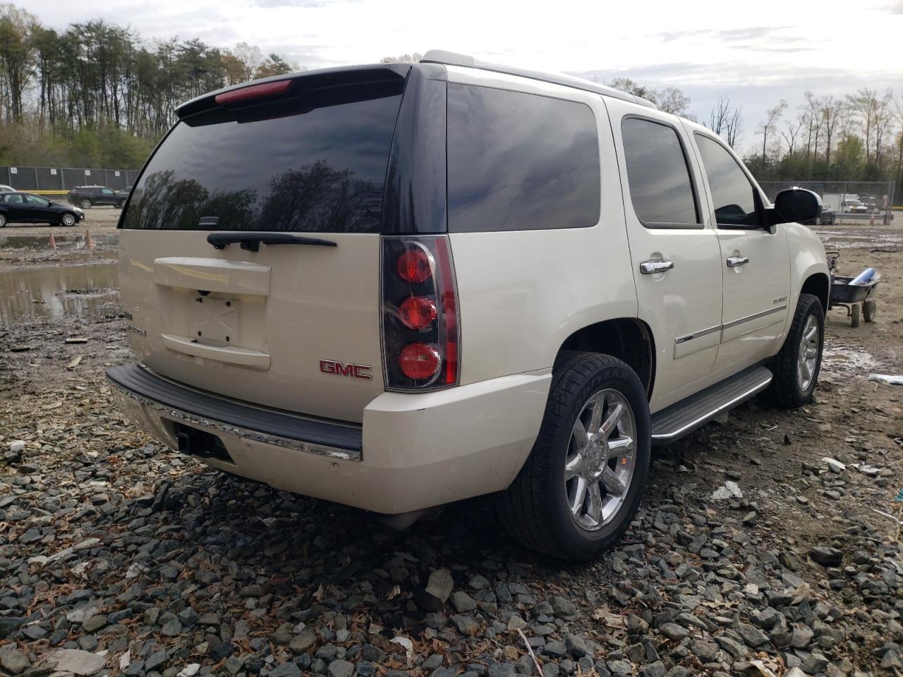 Photo 4 from auction – 2011 GMC YUKON DENA with VIN 1GKS2EEF3BR337021