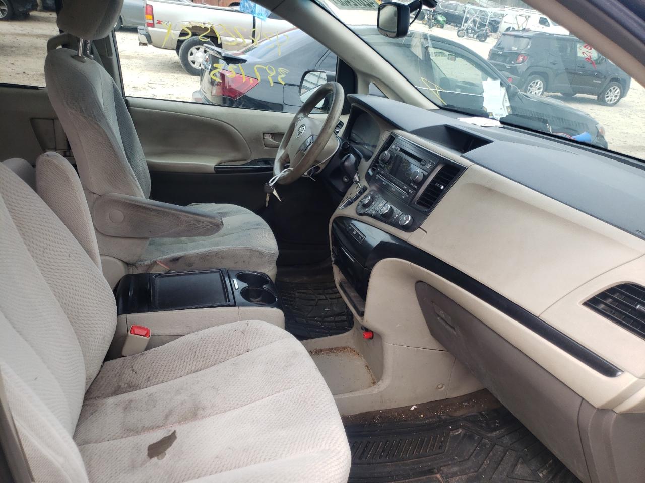 Photo 5 from auction – 2012 TOYOTA SIENNA LE with VIN 5TDKK3DC8CS251147