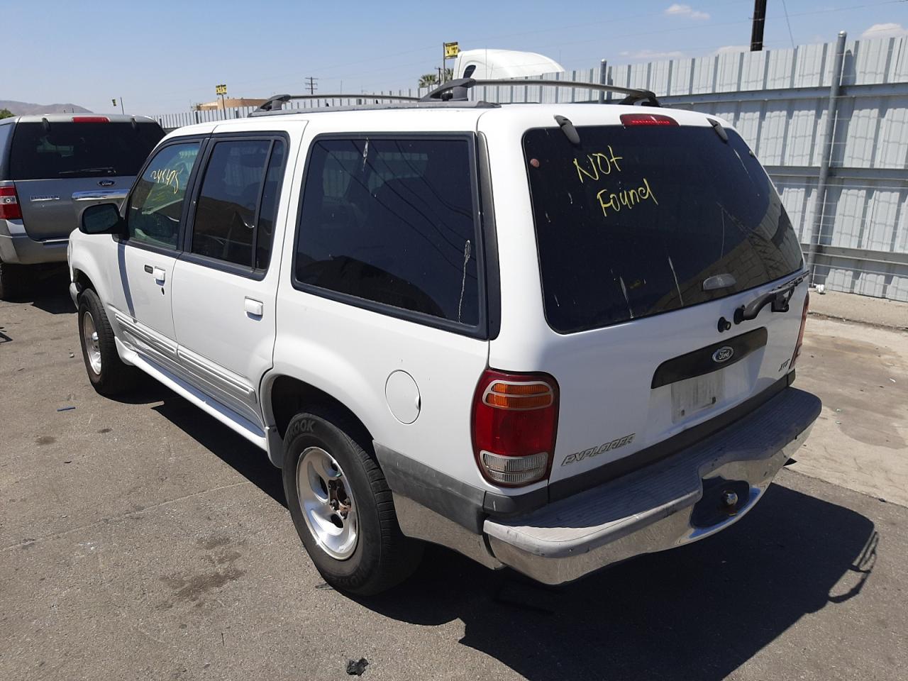 Photo 3 from auction – 1999 FORD EXPLORER with VIN 1FMZU34E1XZB39008