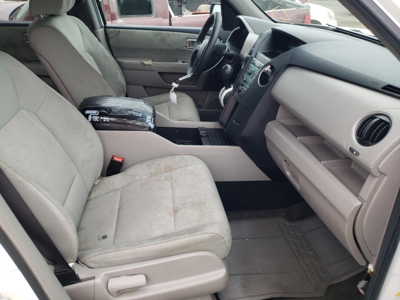 Photo 5 from auction – 2011 HONDA PILOT LX with VIN 5FNYF4H28BB001352