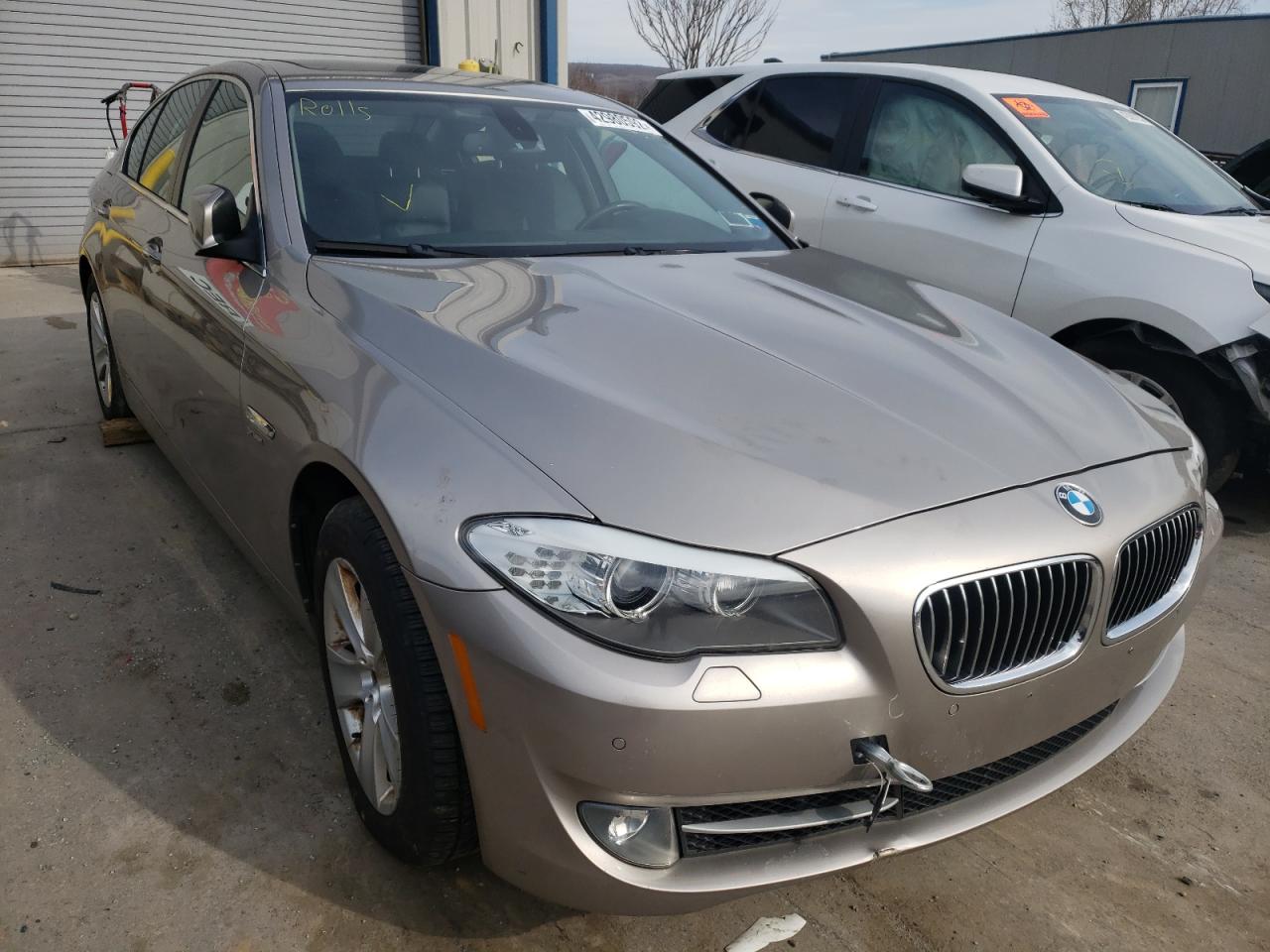 BMW 528 XI 2012 with VIN WBAXH5C57CDW03338 - Photo from auction