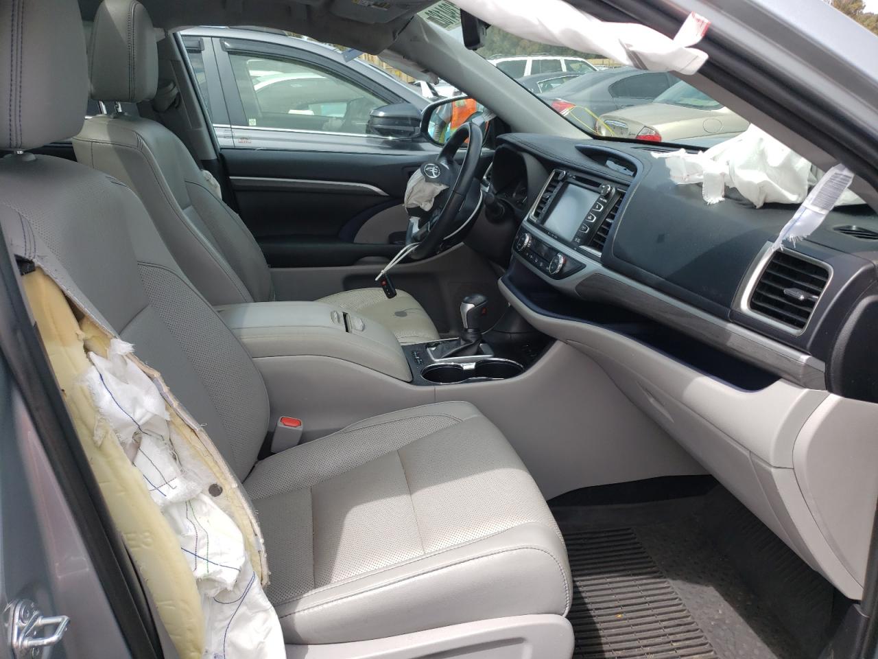 Photo 5 from auction – 2019 TOYOTA HIGHLANDER with VIN 5TDDZRFH2KS707528