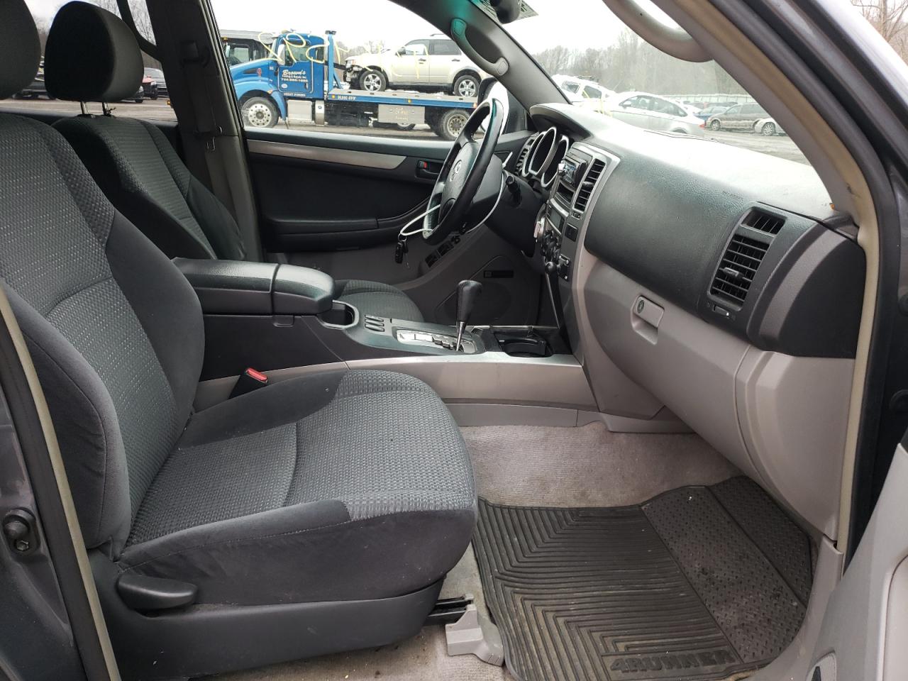 Photo 5 from auction – 2003 TOYOTA 4RUNNER SR with VIN JTEBU14R430002801