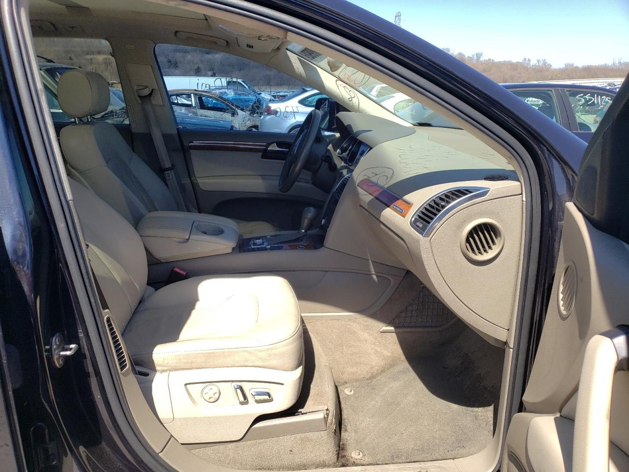 Photo 5 from auction – 2010 AUDI Q7 PREMIUM with VIN WA1JMCFE8AD000989