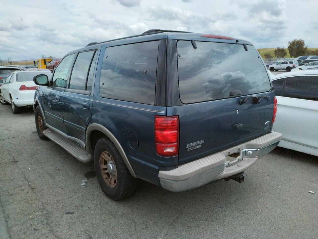Photo 3 from auction – 2002 FORD EXPEDITION with VIN 1FMRU17WX2LA71232