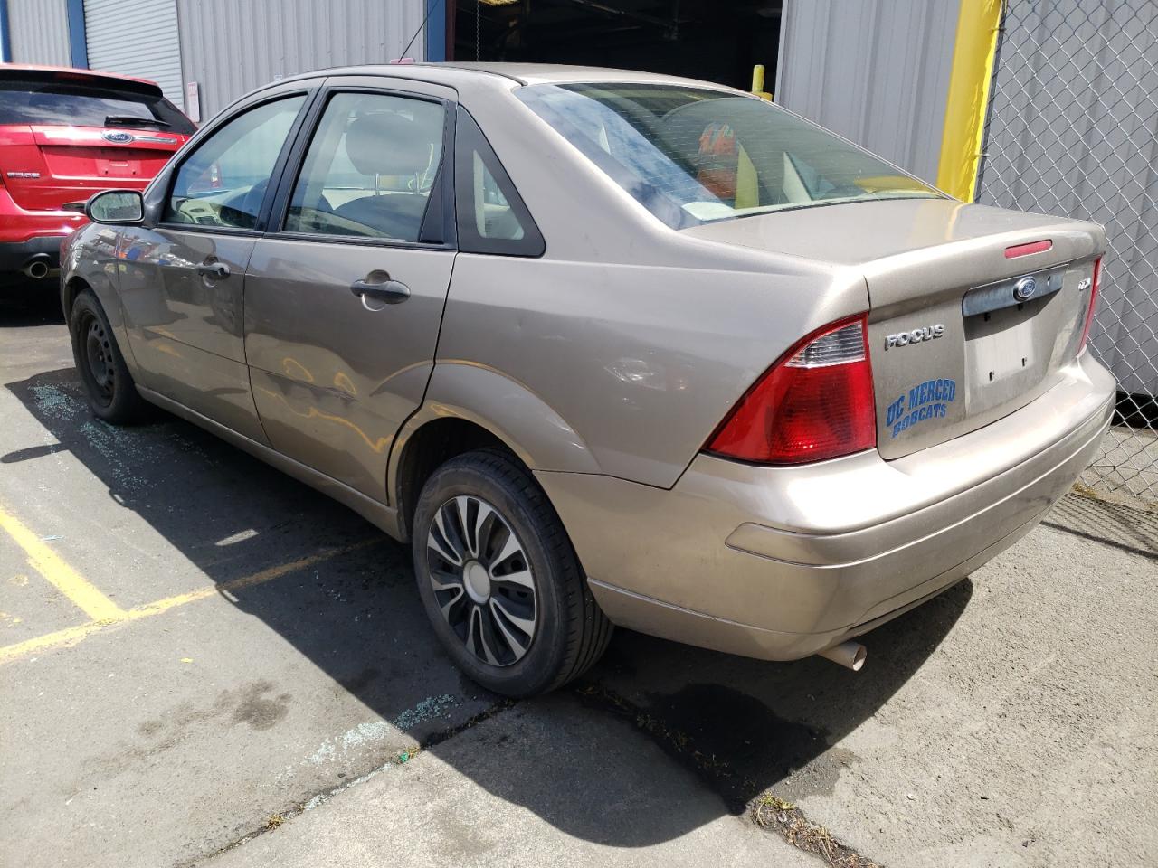 Photo 3 from auction – 2005 FORD FOCUS ZX4 with VIN 1FAFP34N25W209795