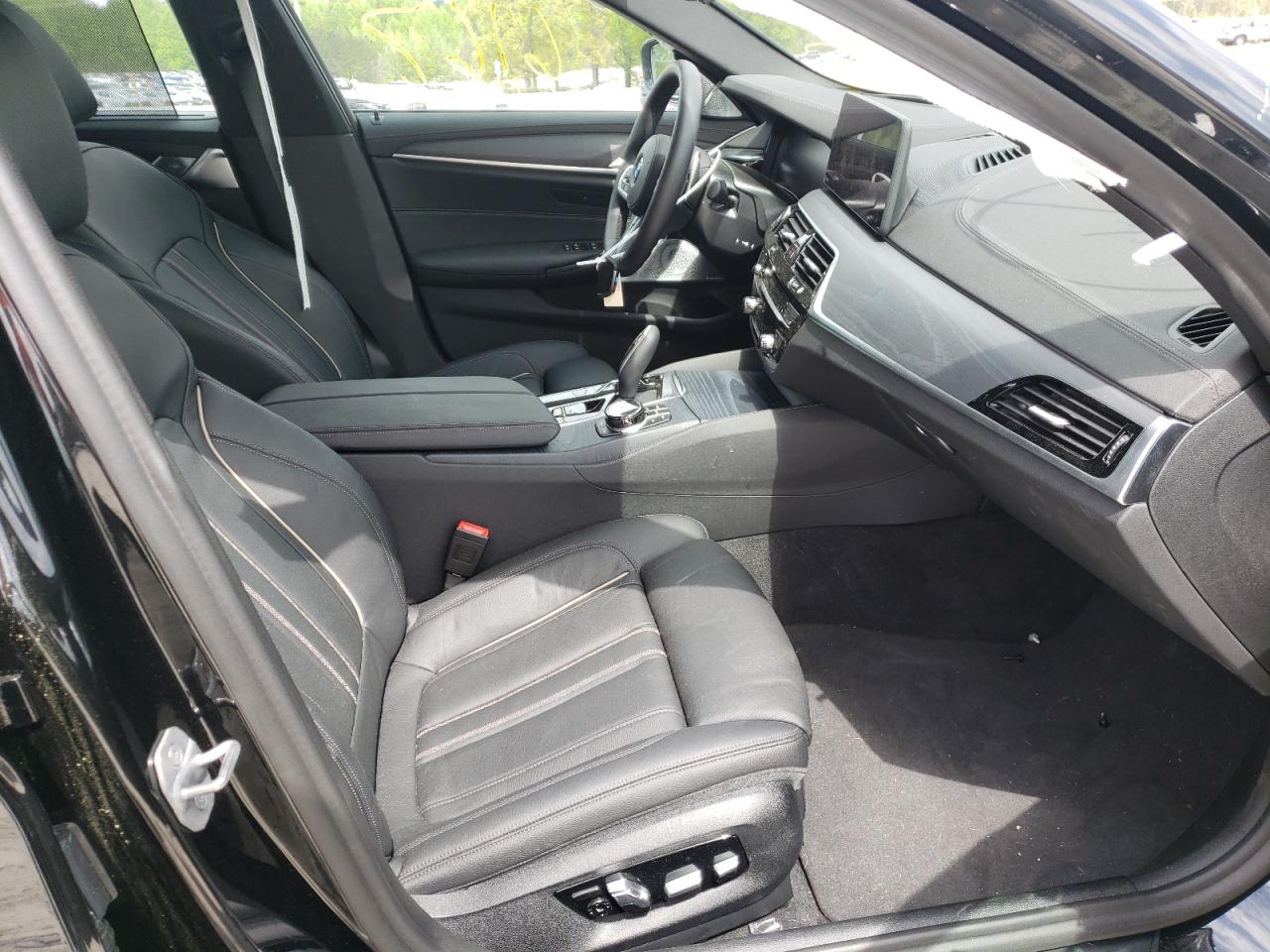 Photo 5 from auction – 2022 BMW M550XI with VIN WBA13BK08NCH74491