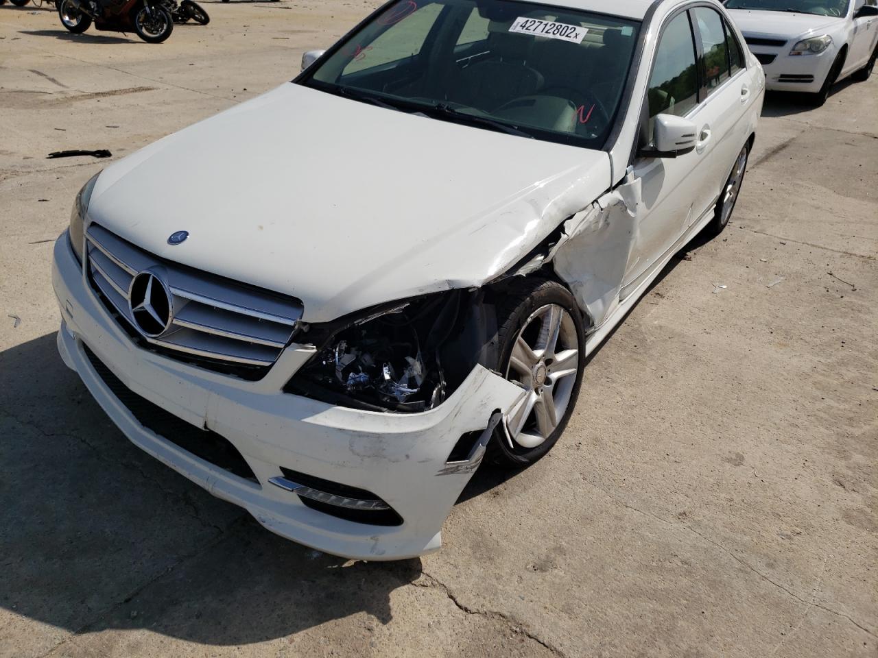 Photo 9 from auction – 2011 MERCEDES-BENZ C 300 with VIN WDDGF5EB2BR159787