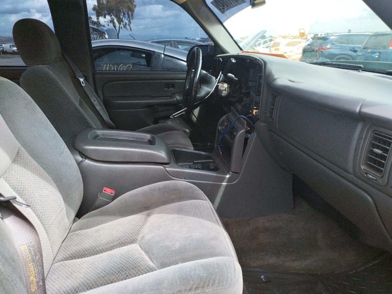 Photo 5 from auction – 2004 CHEVROLET SILVERADO with VIN 2GCEC19V241217240