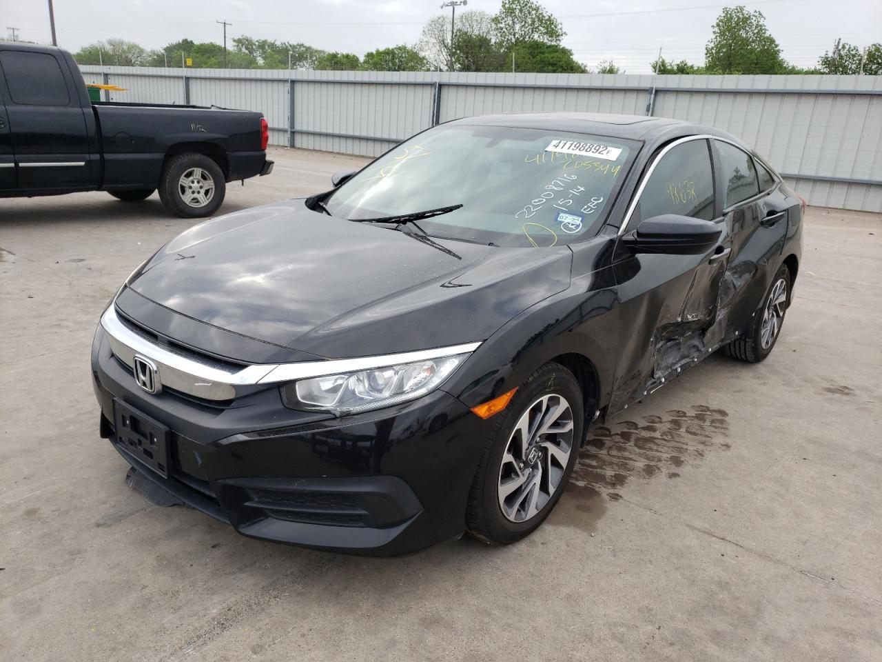 Foto 2 de la subasta – 2017 HONDA CIVIC EX con VIN 19XFC2F78HE205344
