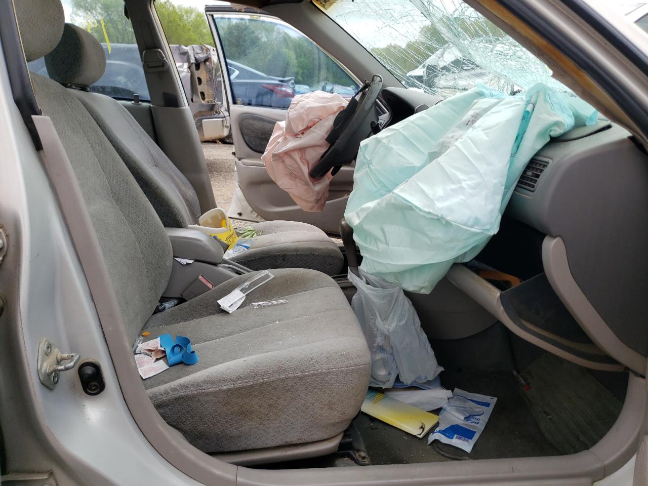Photo 5 from auction – 2000 TOYOTA COROLLA VE with VIN 1NXBR12E4YZ330673