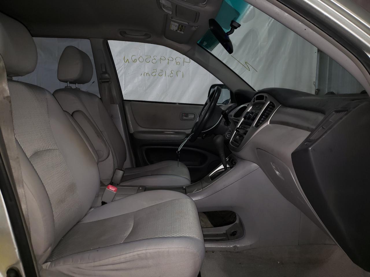 Photo 5 from auction – 2004 TOYOTA HIGHLANDER with VIN JTEEP21A640022607