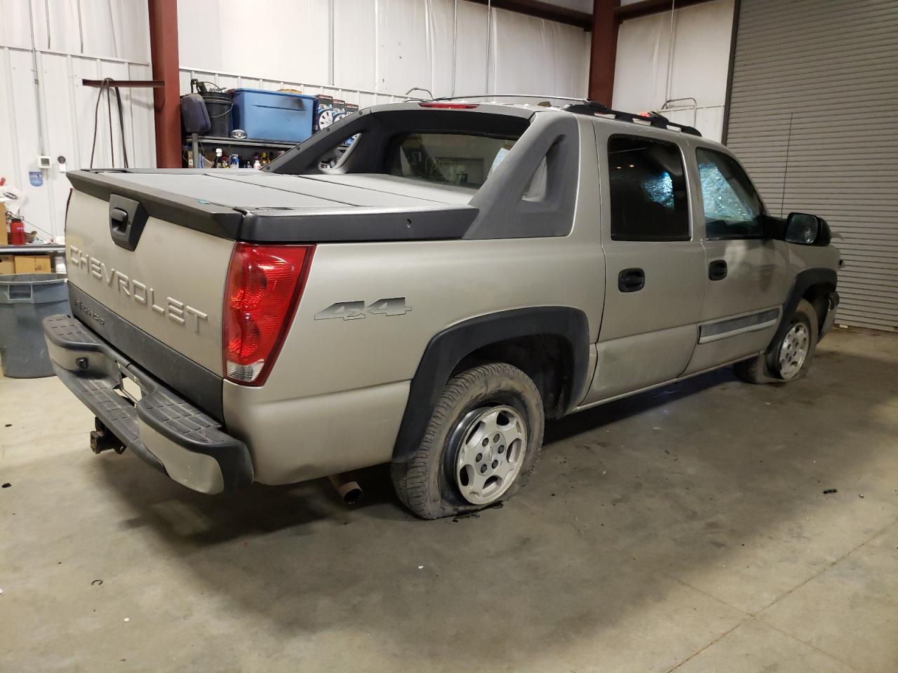Photo 4 from auction – 2004 CHEVROLET AVALANCHE with VIN 3GNEK12T34G335467