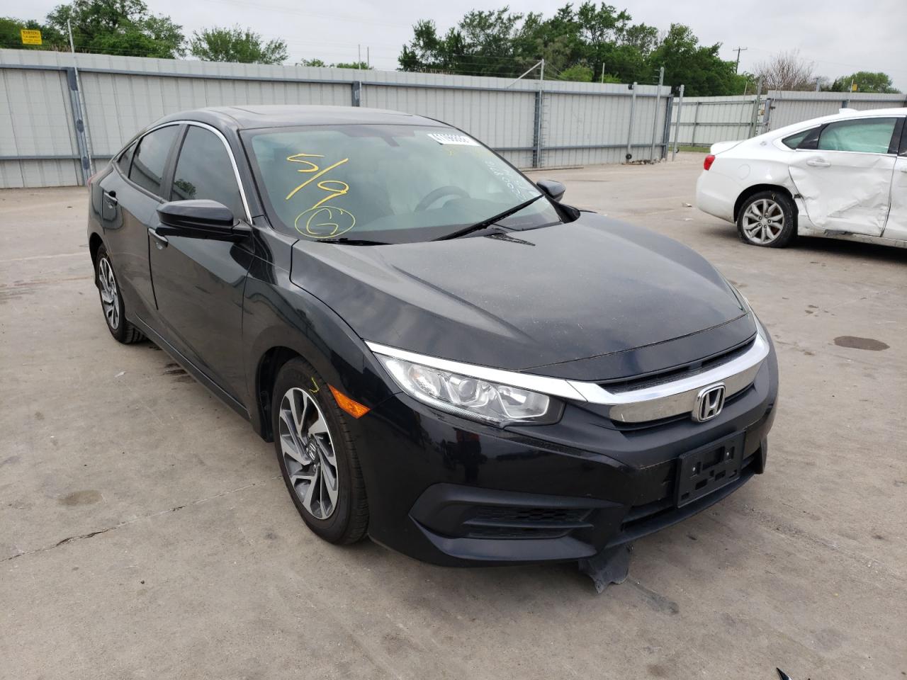 HONDA CIVIC EX 2017 con VIN 19XFC2F78HE205344 - Foto de la subasta