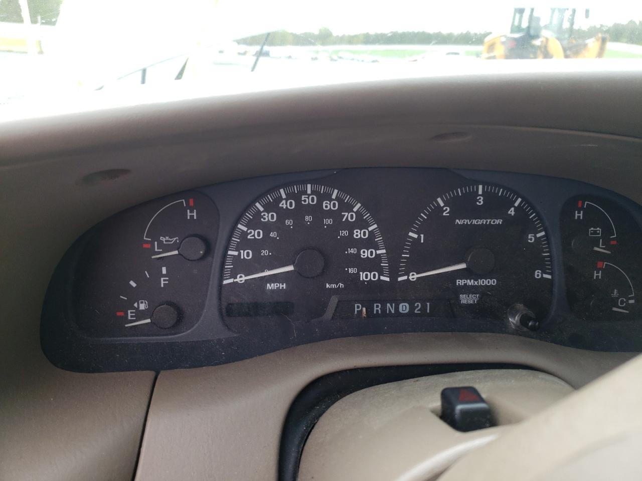 Photo 8 from auction – 2001 LINCOLN NAVIGATOR with VIN 5LMEU27R71LJ24804