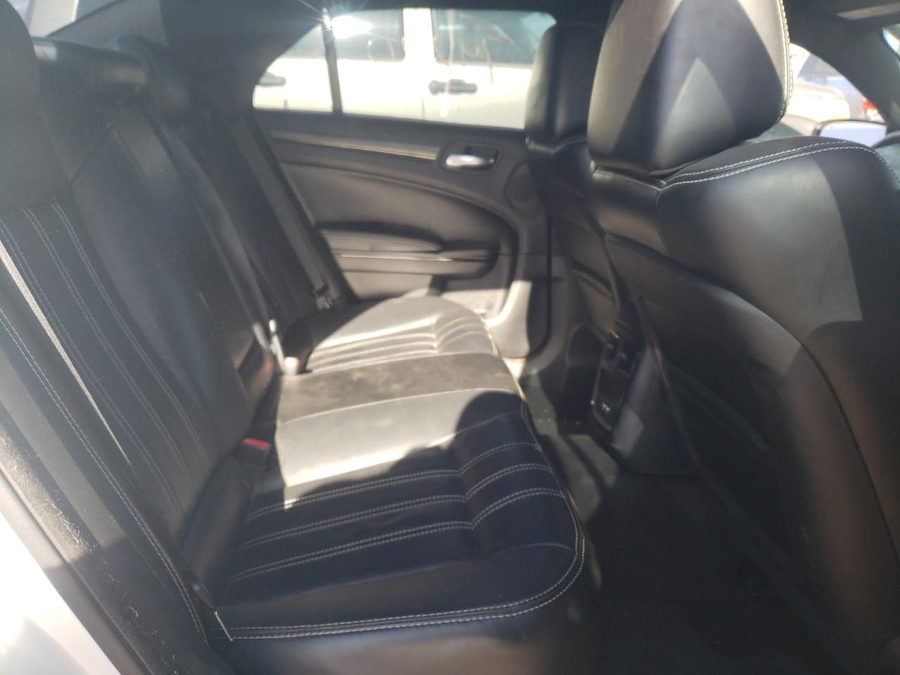Photo 6 from auction – 2016 CHRYSLER 300 S with VIN 2C3CCAGG5GH209208
