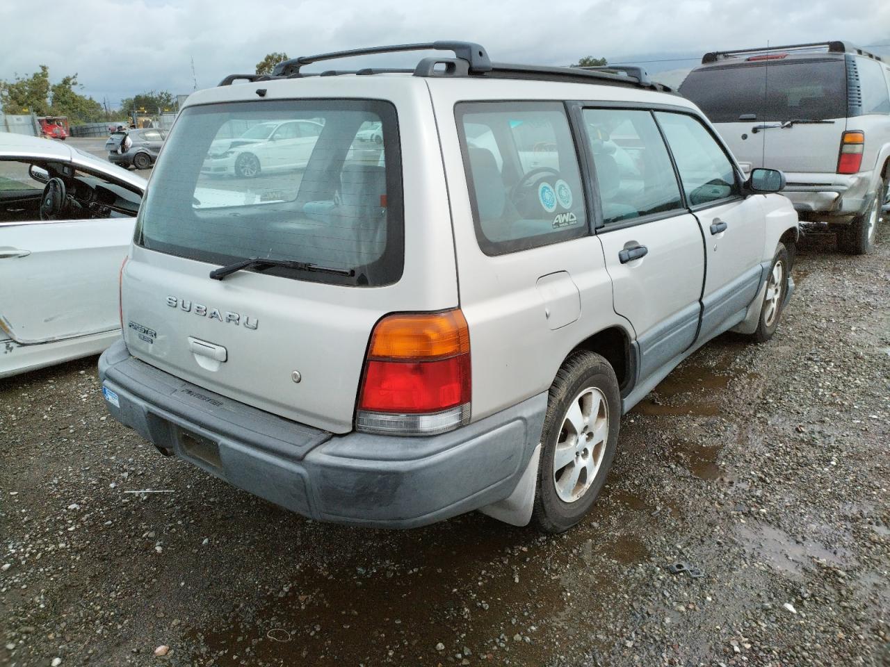 Photo 4 from auction – 2000 SUBARU FORESTER L with VIN JF1SF6350YG718352