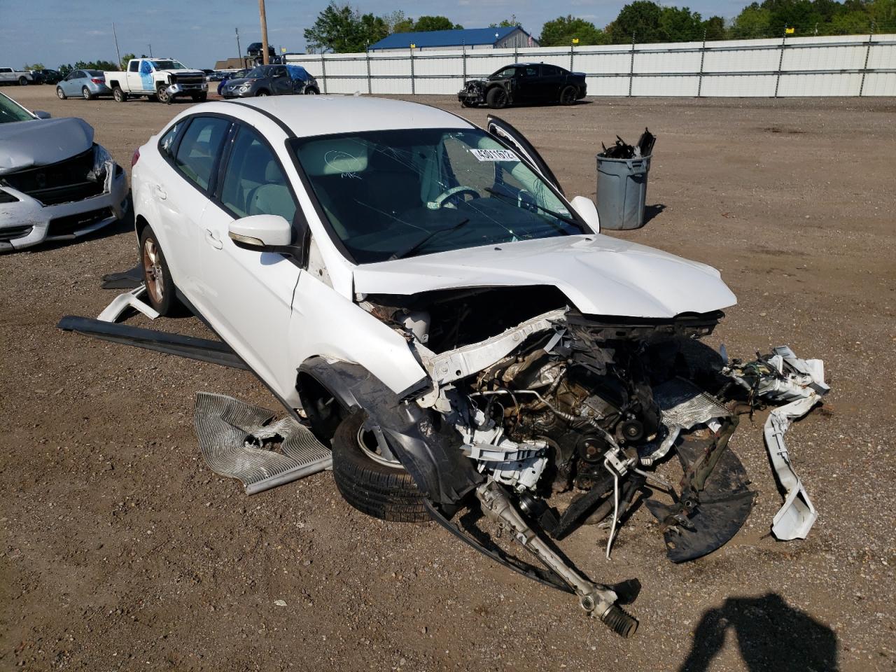 FORD FOCUS SE 2014 with VIN 1FADP3F2XEL186830 - Photo from auction