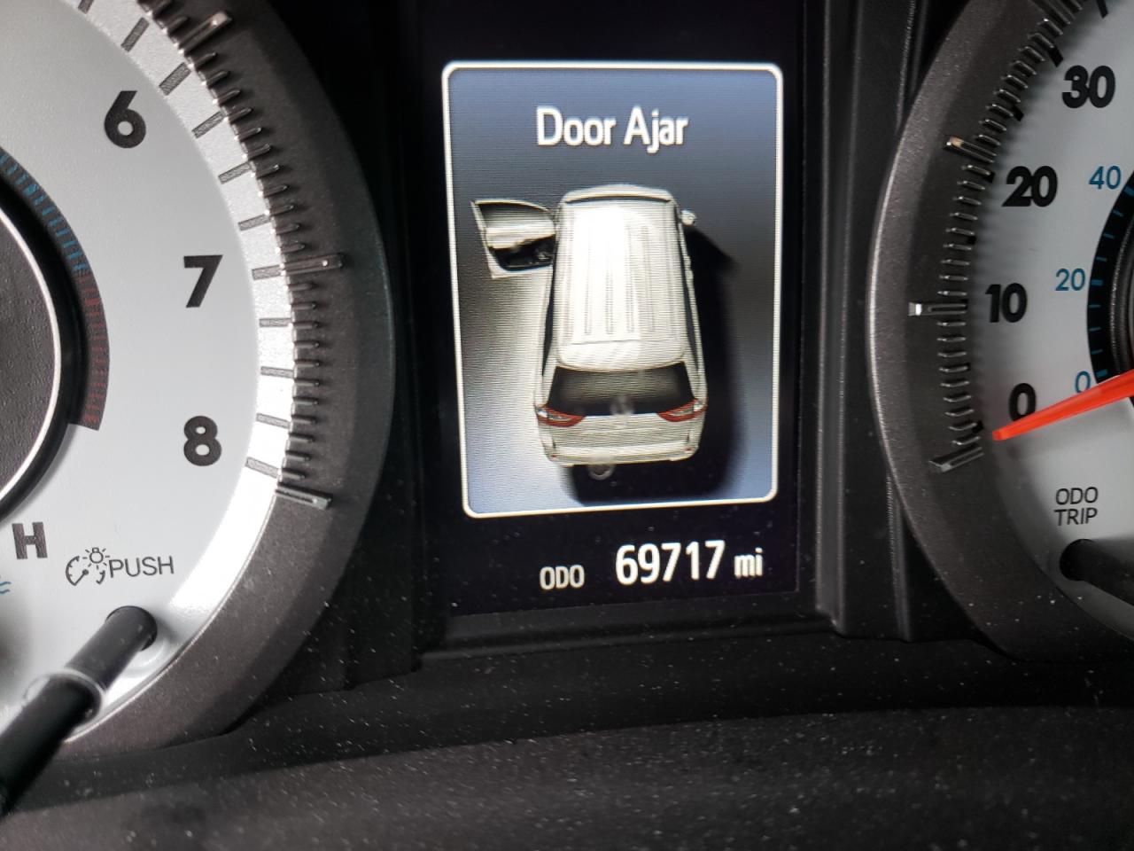 Photo 8 from auction – 2018 TOYOTA SIENNA SE with VIN 5TDXZ3DCXJS903040