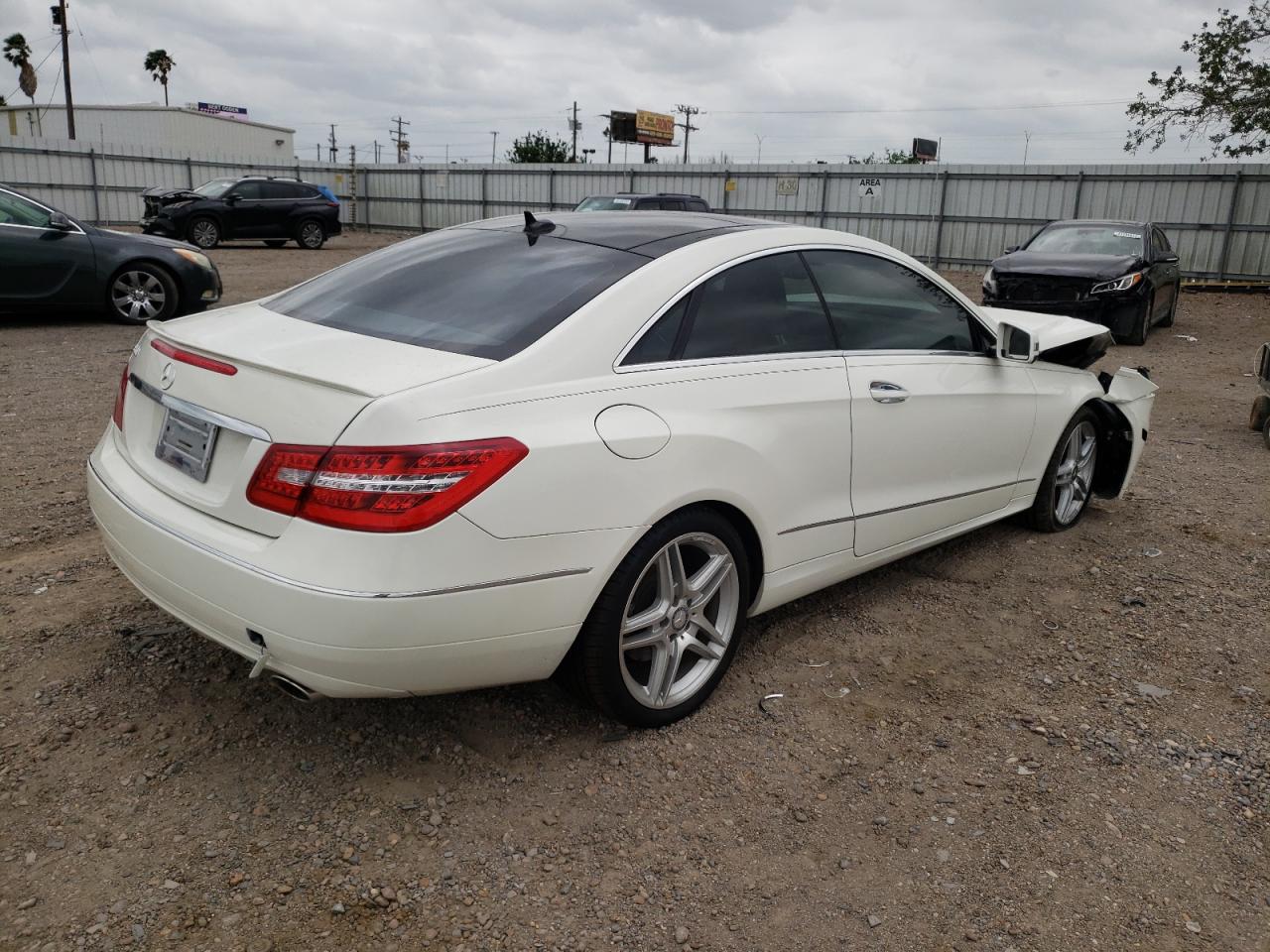 Photo 4 from auction – 2011 MERCEDES-BENZ E 350 with VIN WDDKJ5GB7BF081689