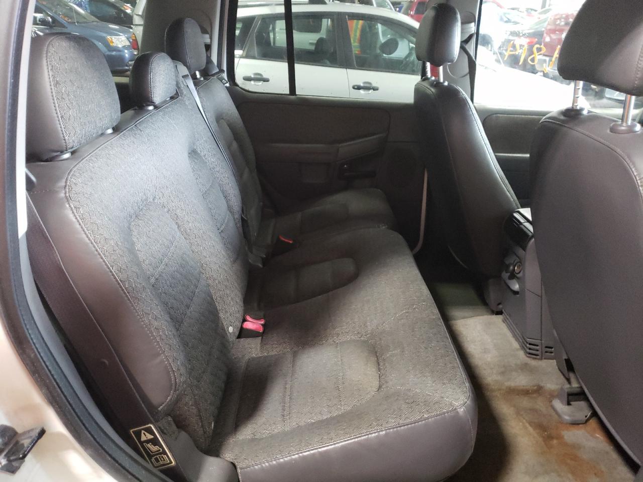 Photo 6 from auction – 2003 FORD EXPLORER X with VIN 1FMZU72K43UA29089