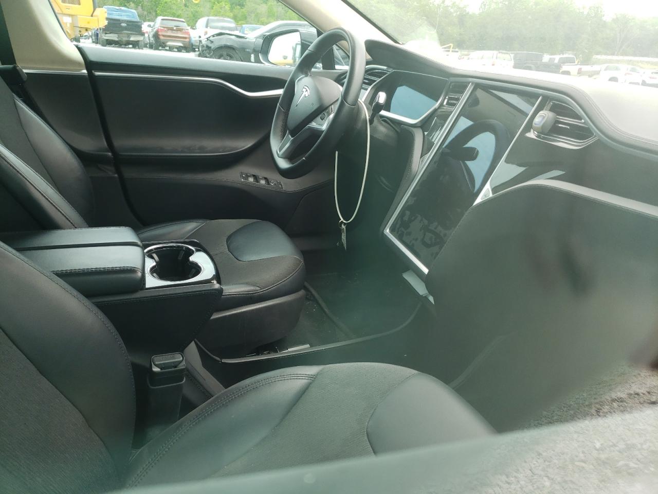 Photo 5 from auction – 2013 TESLA MODEL S with VIN 5YJSA1DN3DFP05206
