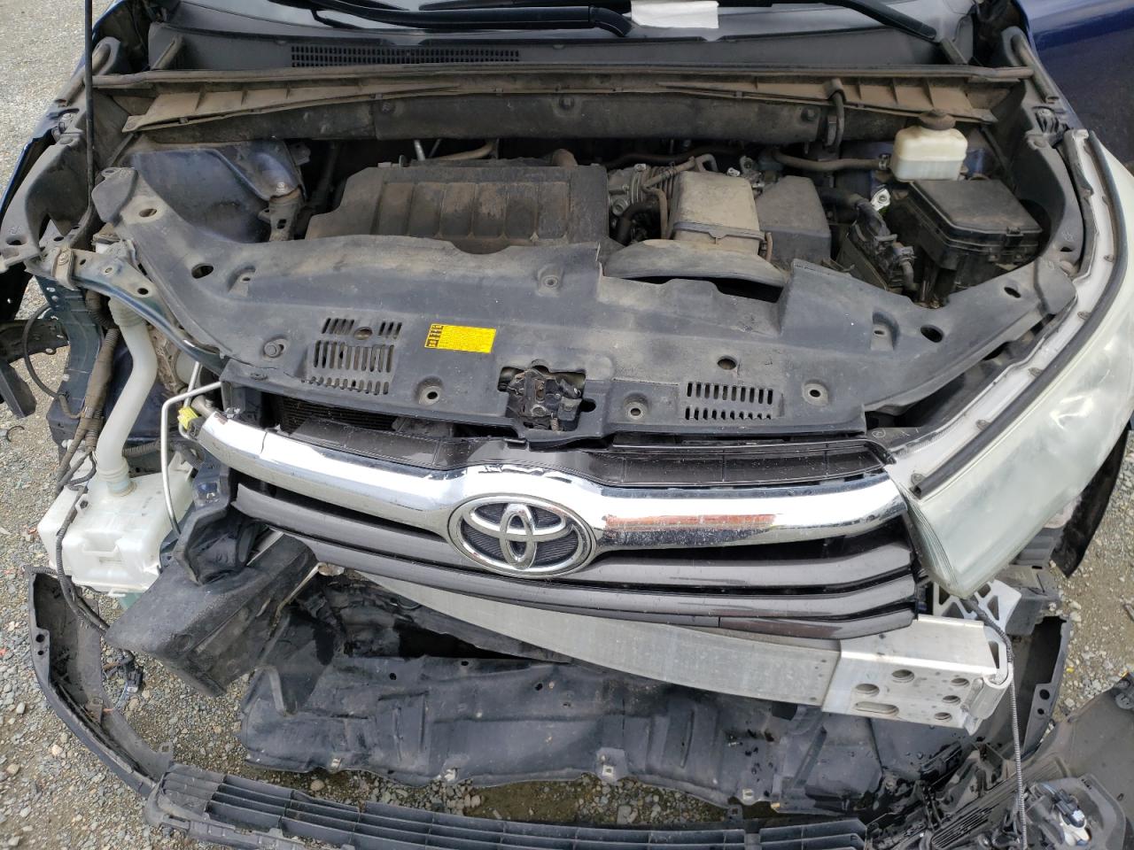 Photo 7 from auction – 2016 TOYOTA HIGHLANDER with VIN 5TDJKRFH5GS237381