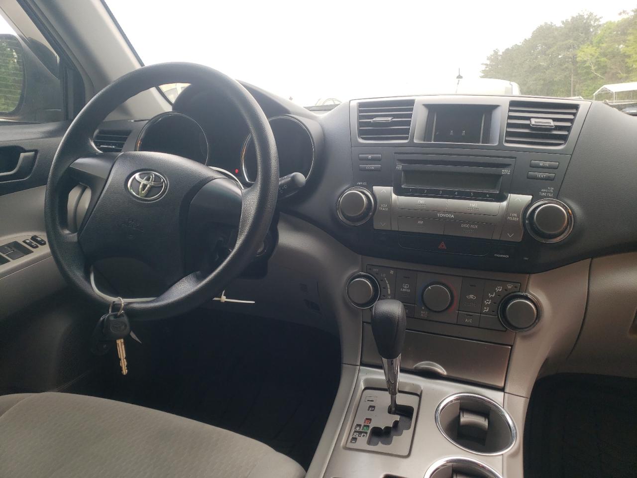 Photo 9 from auction – 2010 TOYOTA HIGHLANDER with VIN 5TDBK3EH6AS019184