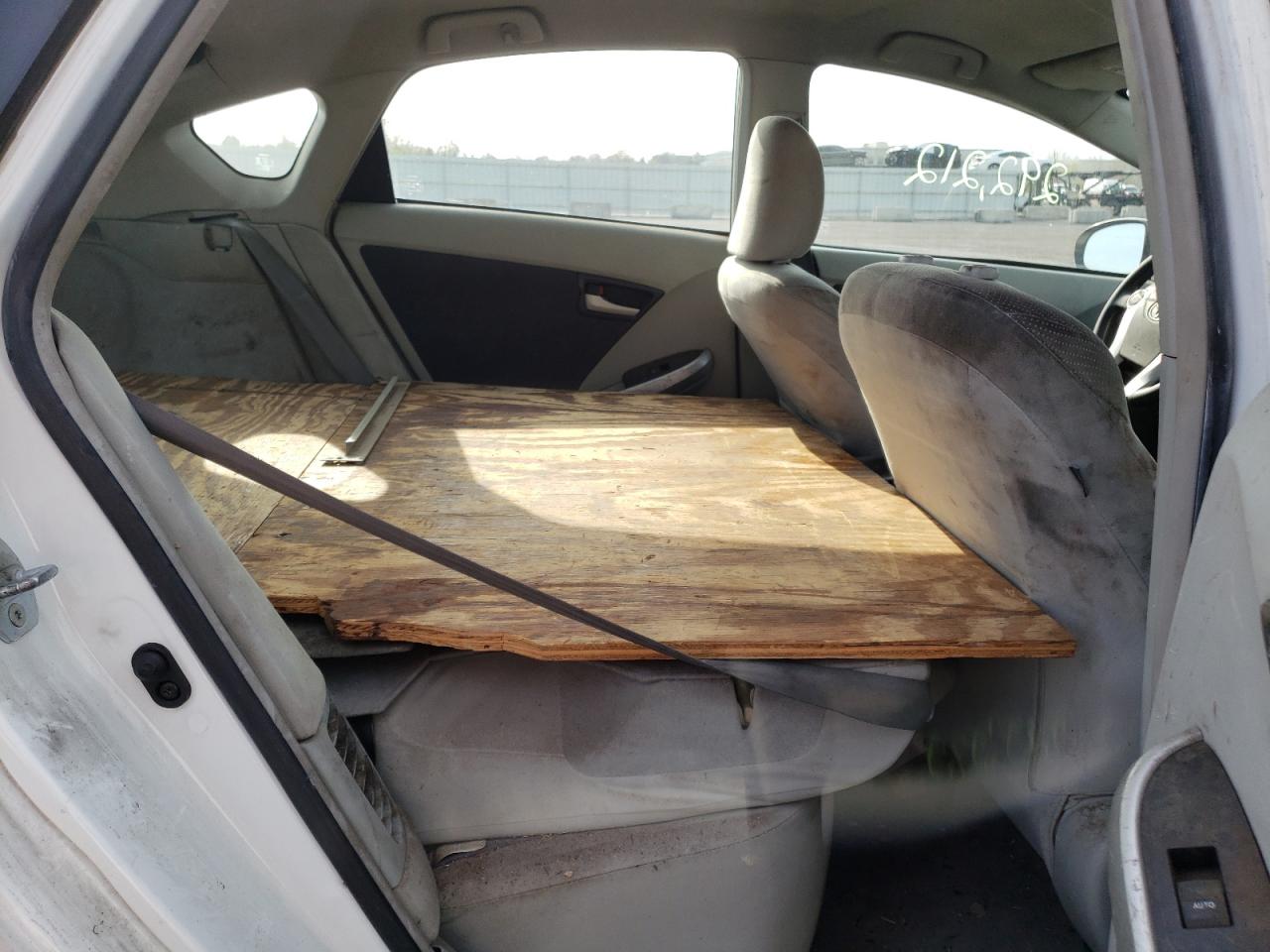Photo 6 from auction – 2010 TOYOTA PRIUS with VIN JTDKN3DU3A1123568
