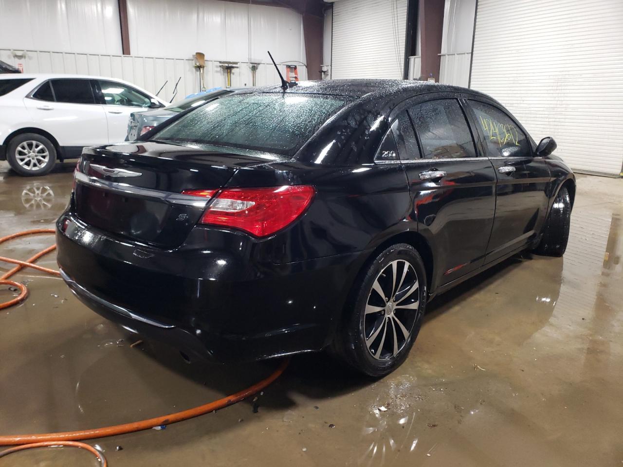 Photo 4 from auction – 2014 CHRYSLER 200 TOURIN with VIN 1C3CCBBG3EN176632
