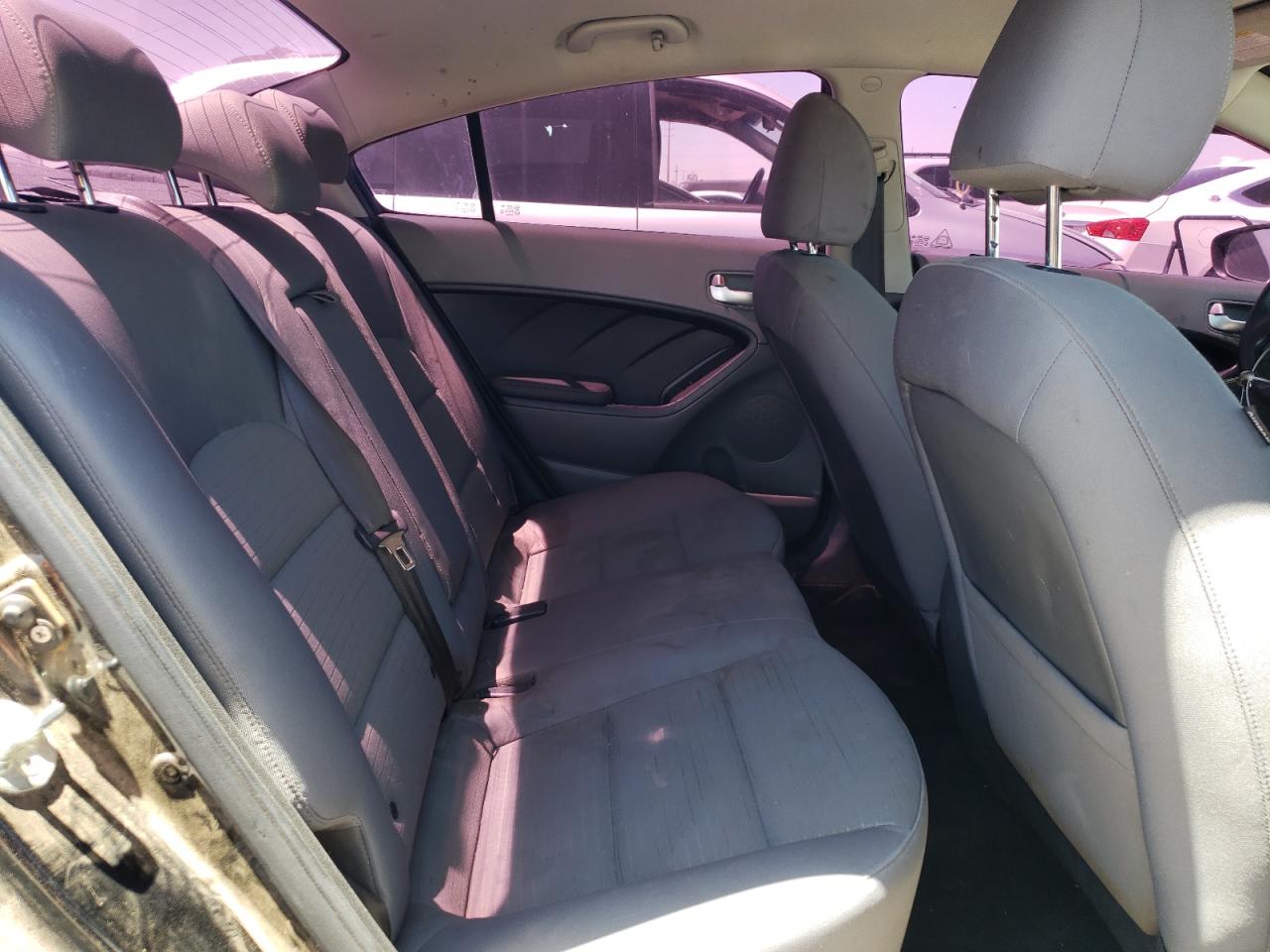 Photo 6 from auction – 2017 KIA FORTE LX with VIN 3KPFL4A74HE129897