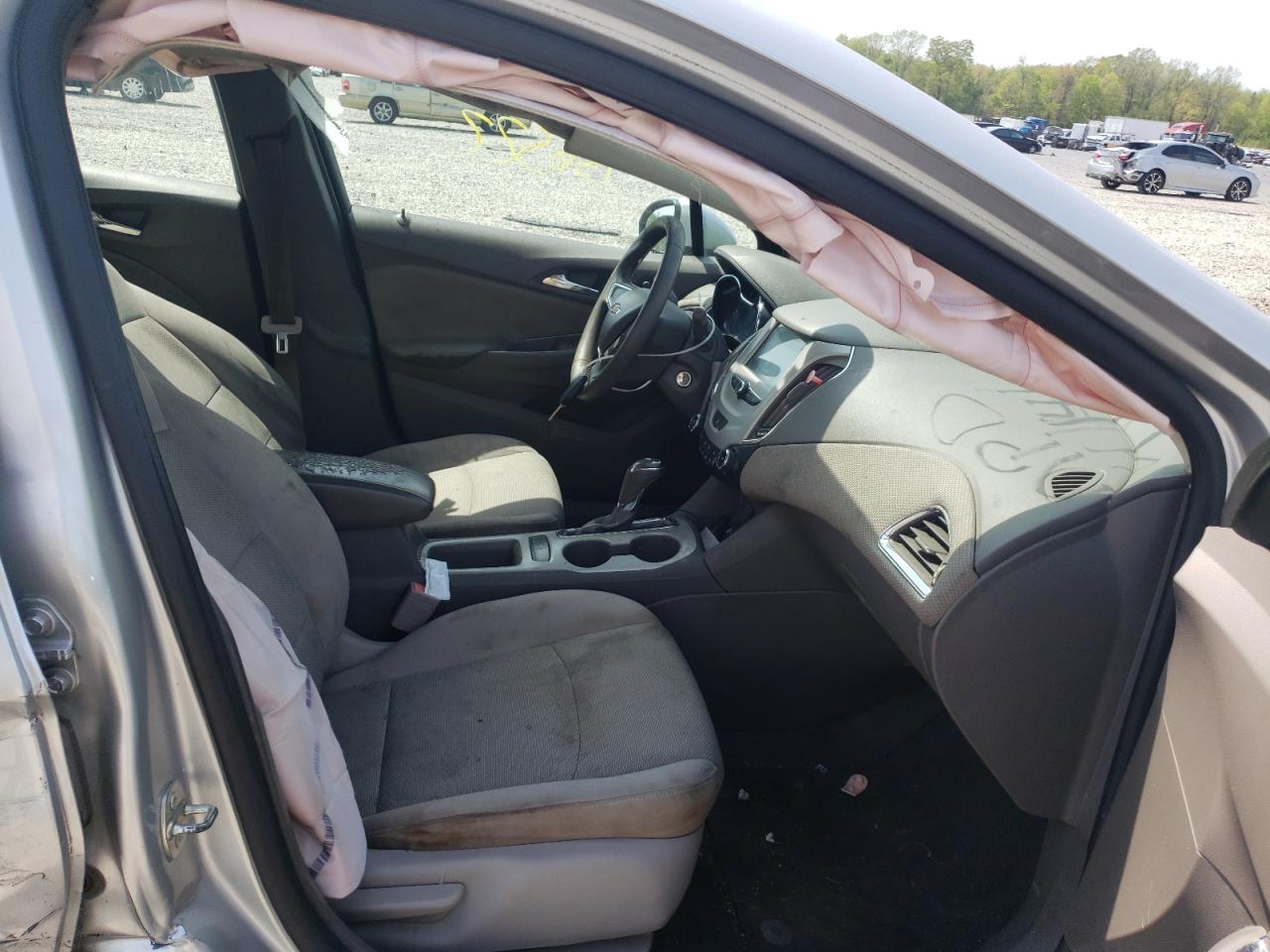 Photo 5 from auction – 2017 CHEVROLET CRUZE LS with VIN 3G1BC5SM1HS550169