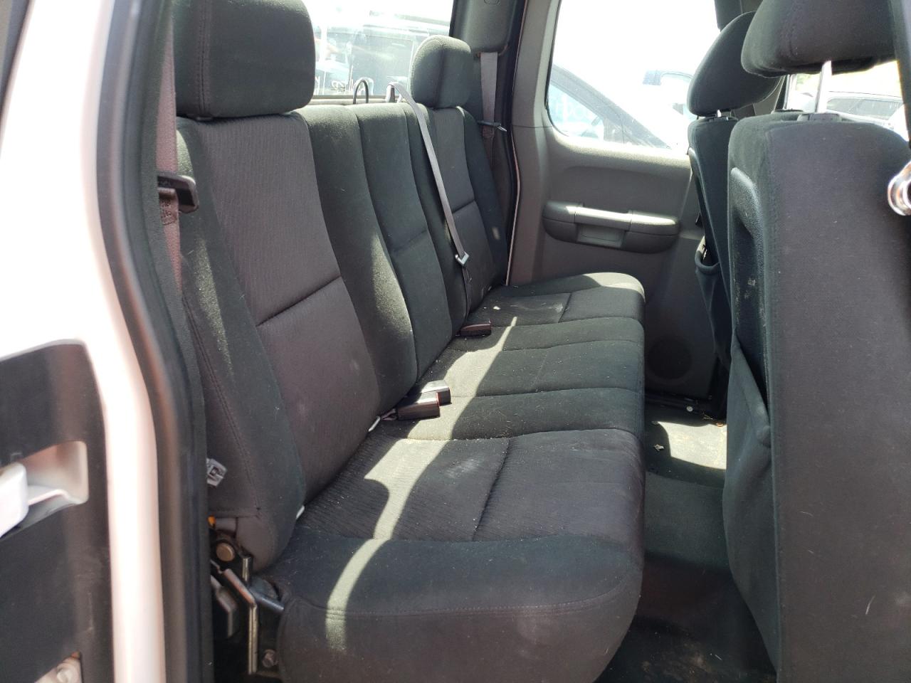 Photo 6 from auction – 2011 GMC SIERRA C15 with VIN 1GTR1TEX0BZ438401