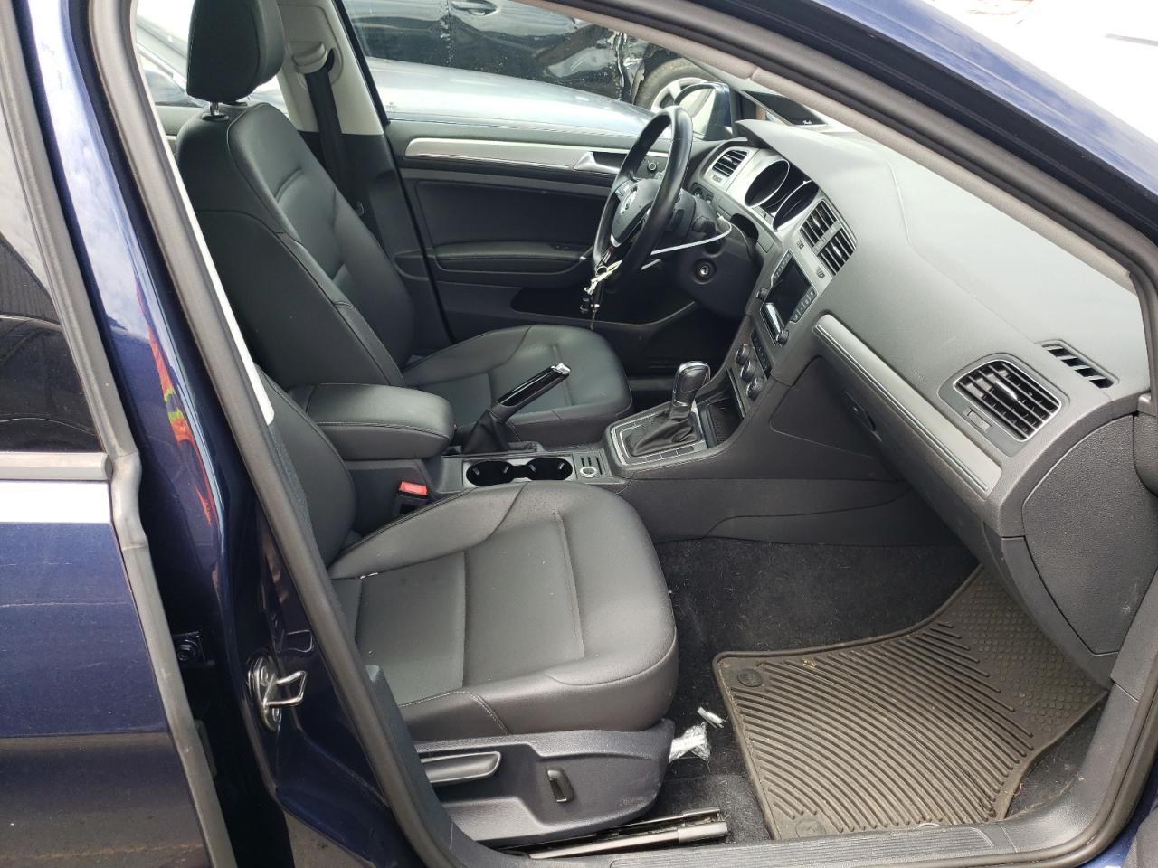 Photo 5 from auction – 2015 VOLKSWAGEN GOLF with VIN 3VW217AU0FM028092