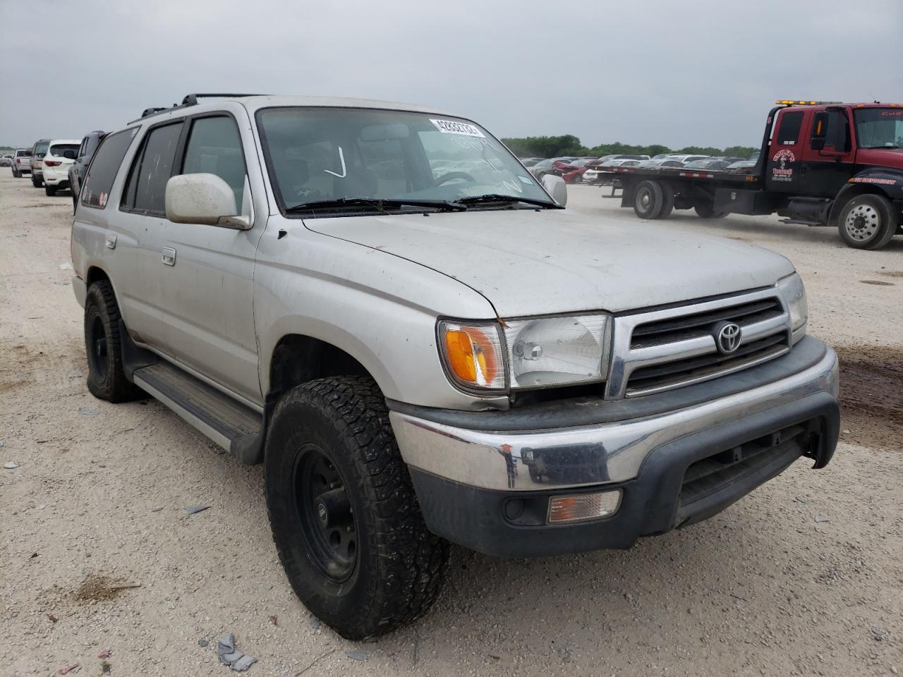 TOYOTA 4RUNNER SR 2000 with VIN JT3GN86R6Y0176331 - Photo from auction