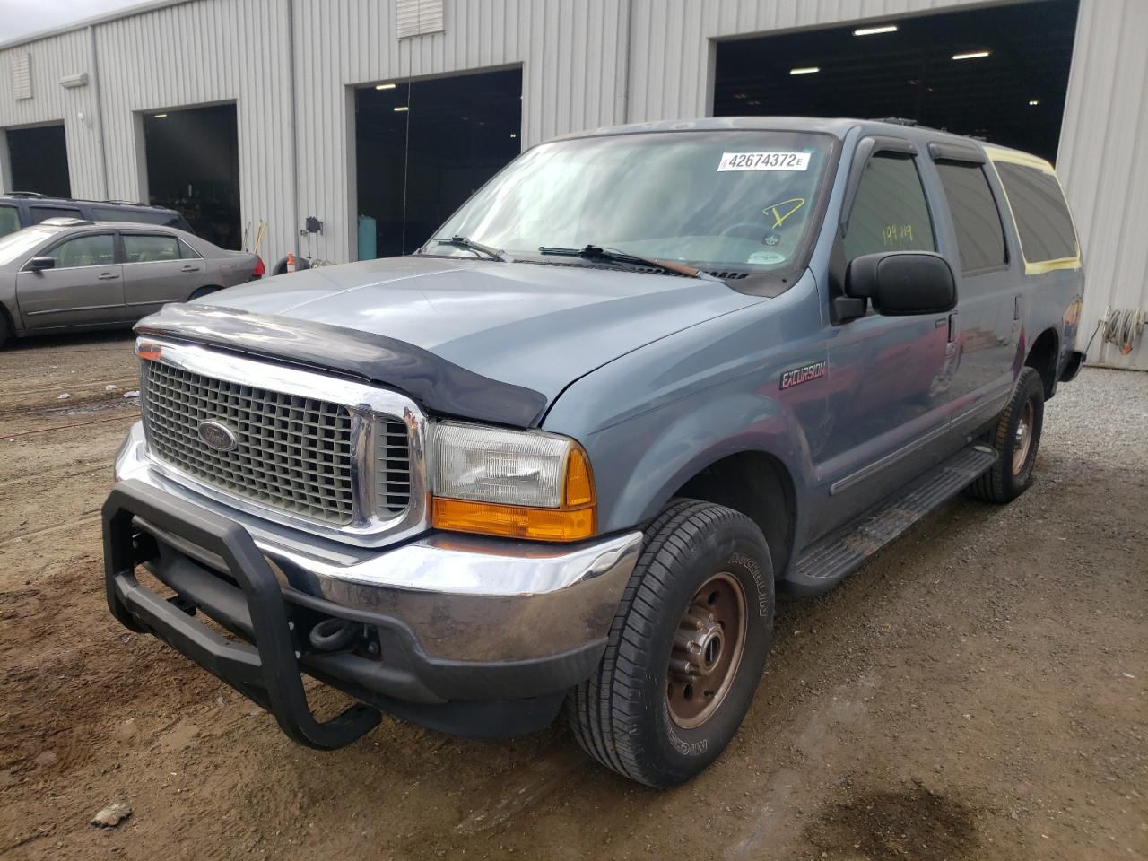 Photo 2 from auction – 2000 FORD EXCURSION with VIN 1FMNU41S2YEB19566
