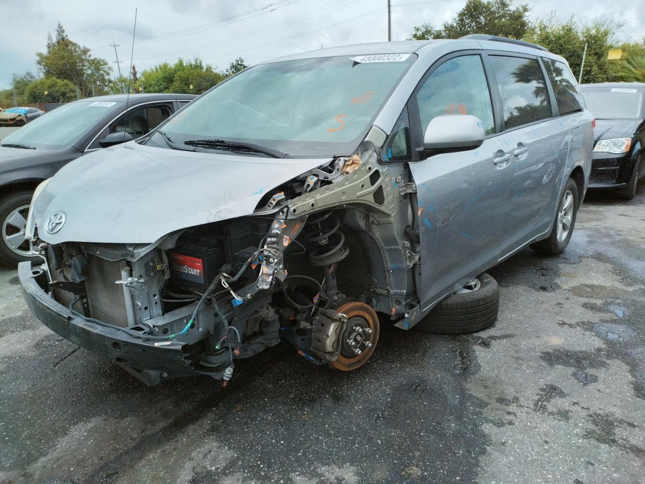 Photo 2 from auction – 2011 TOYOTA SIENNA LE with VIN 5TDKK3DC6BS017703