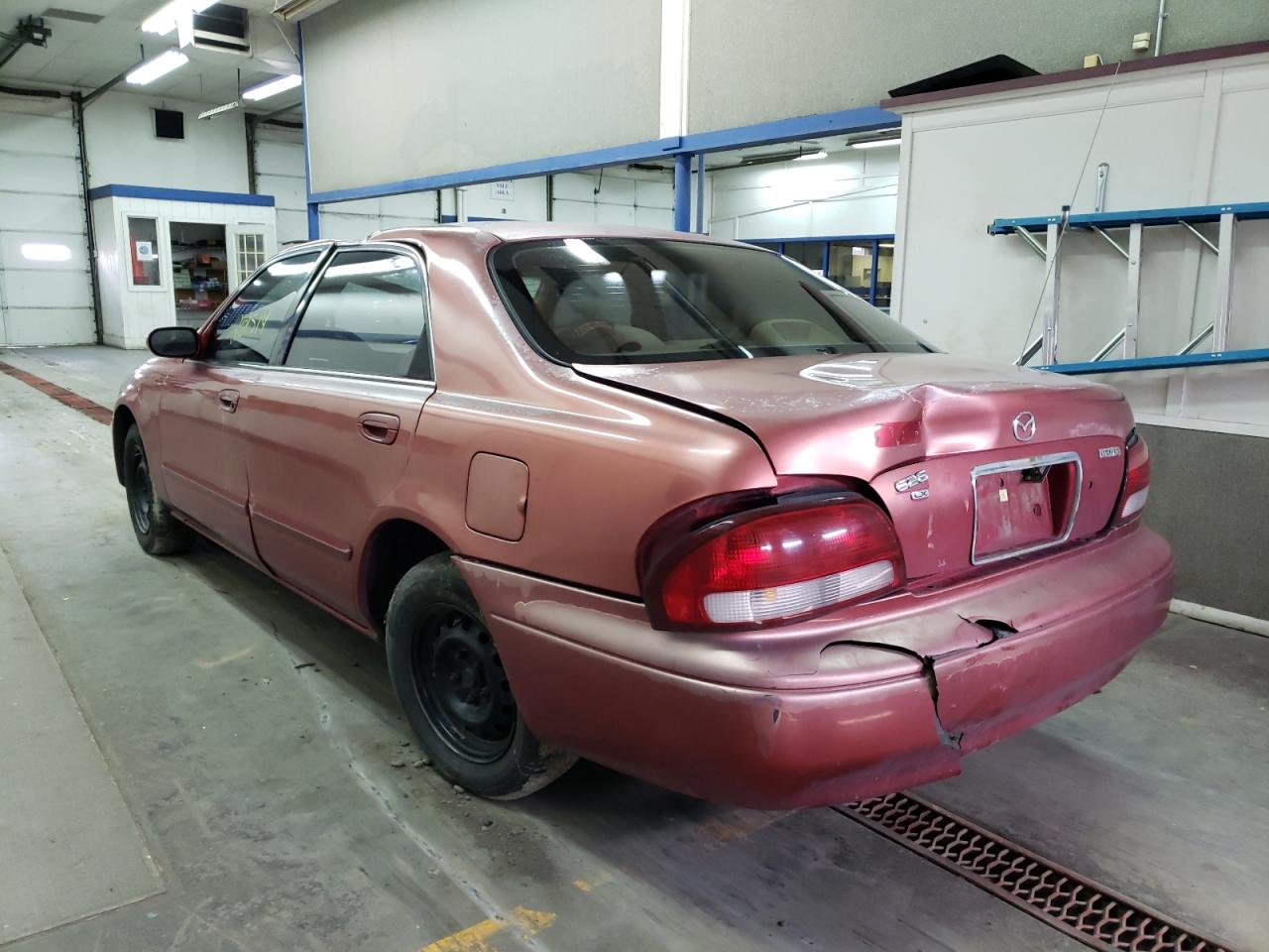 Photo 3 from auction – 1998 MAZDA 626 DX with VIN 1YVGF22C0W5716256