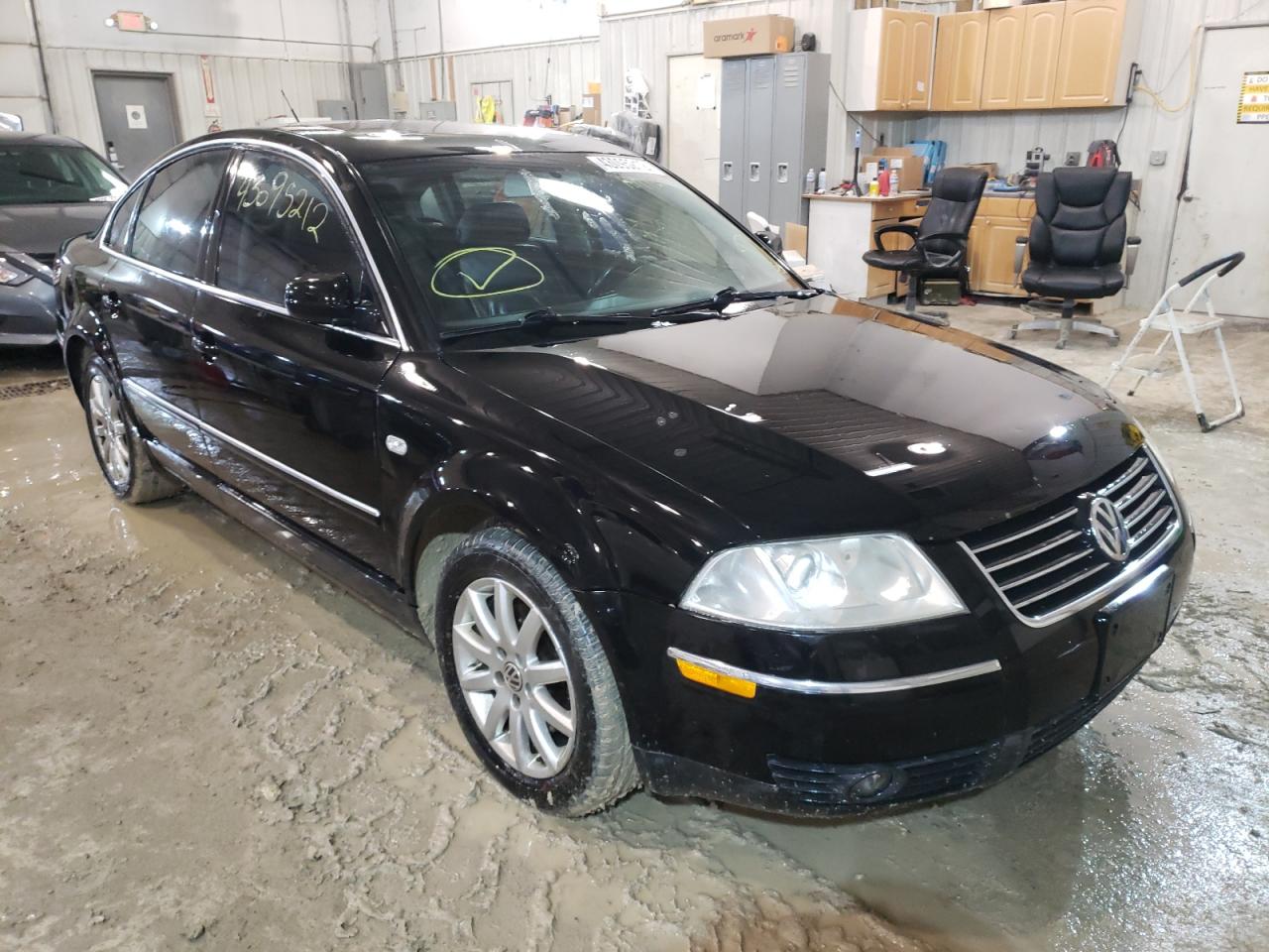 VOLKSWAGEN PASSAT GLS 2004 with VIN WVWPD63B94P052212 - Photo from auction