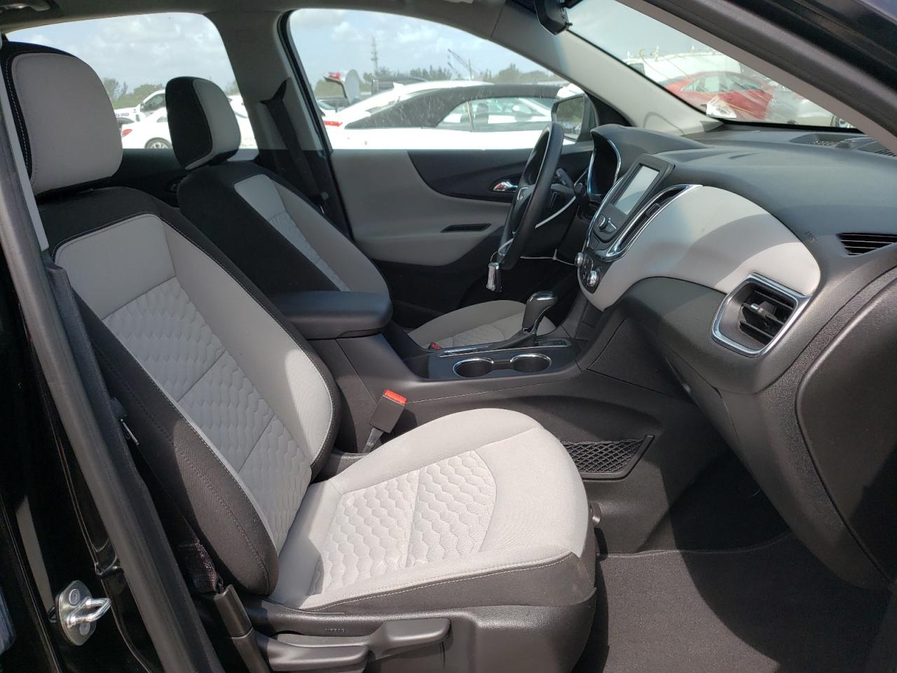 Photo 5 from auction – 2018 CHEVROLET EQUINOX LS with VIN 2GNAXREV1J6300056