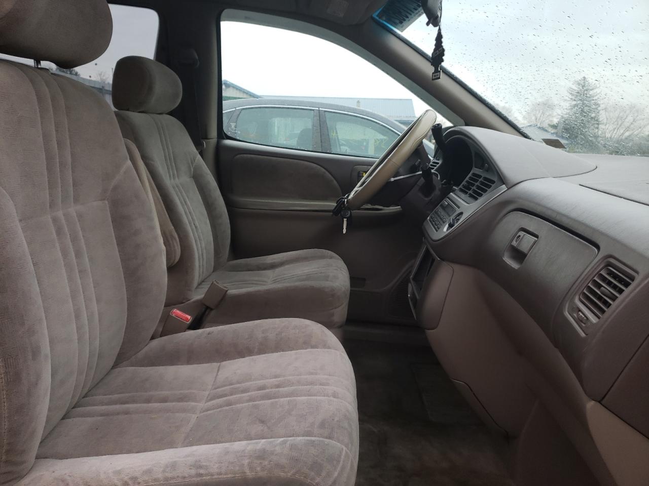Photo 5 from auction – 2001 TOYOTA SIENNA LE with VIN 4T3ZF13C41U326284
